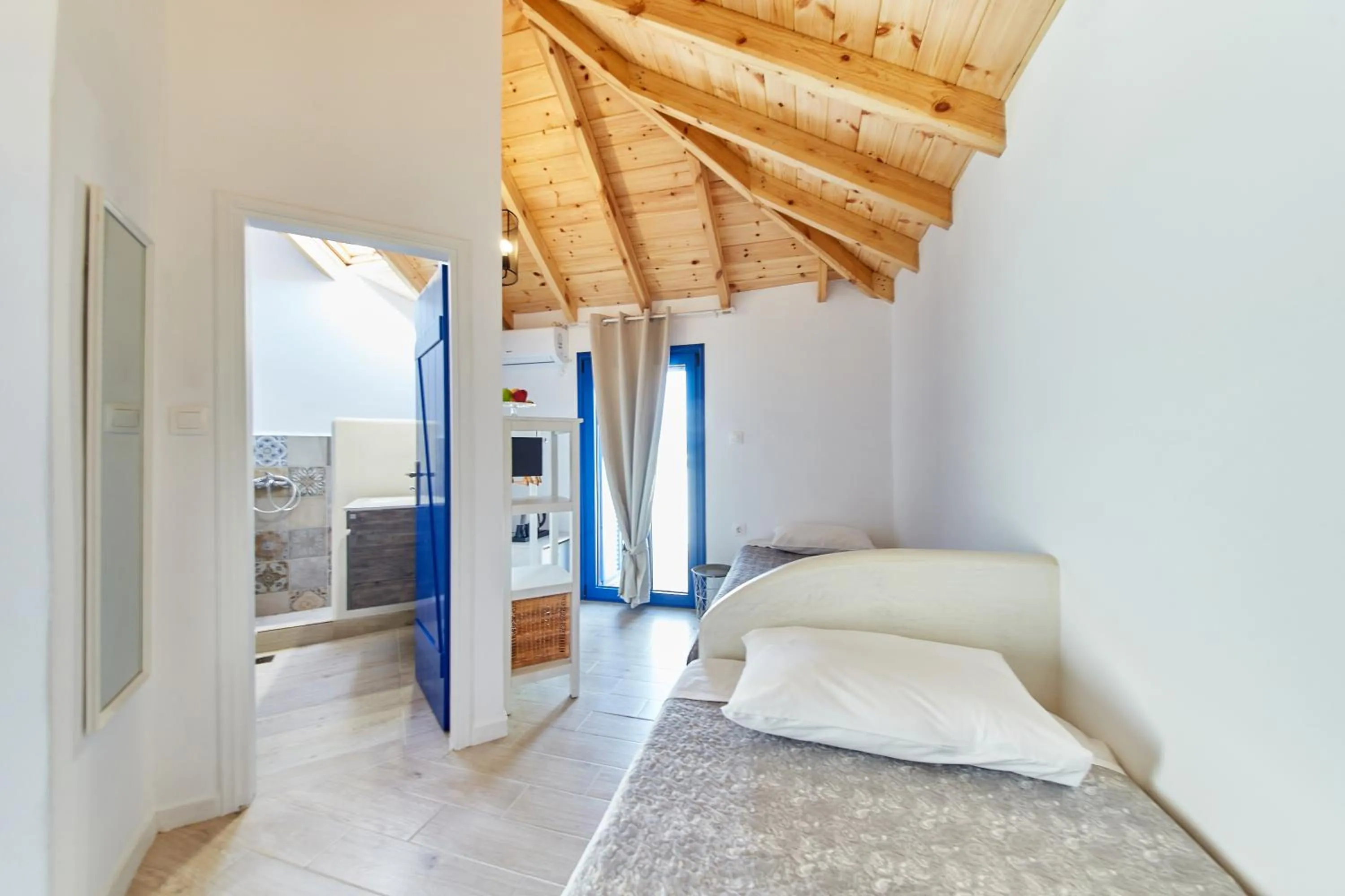 Photo of the whole room, Bed in Atheras