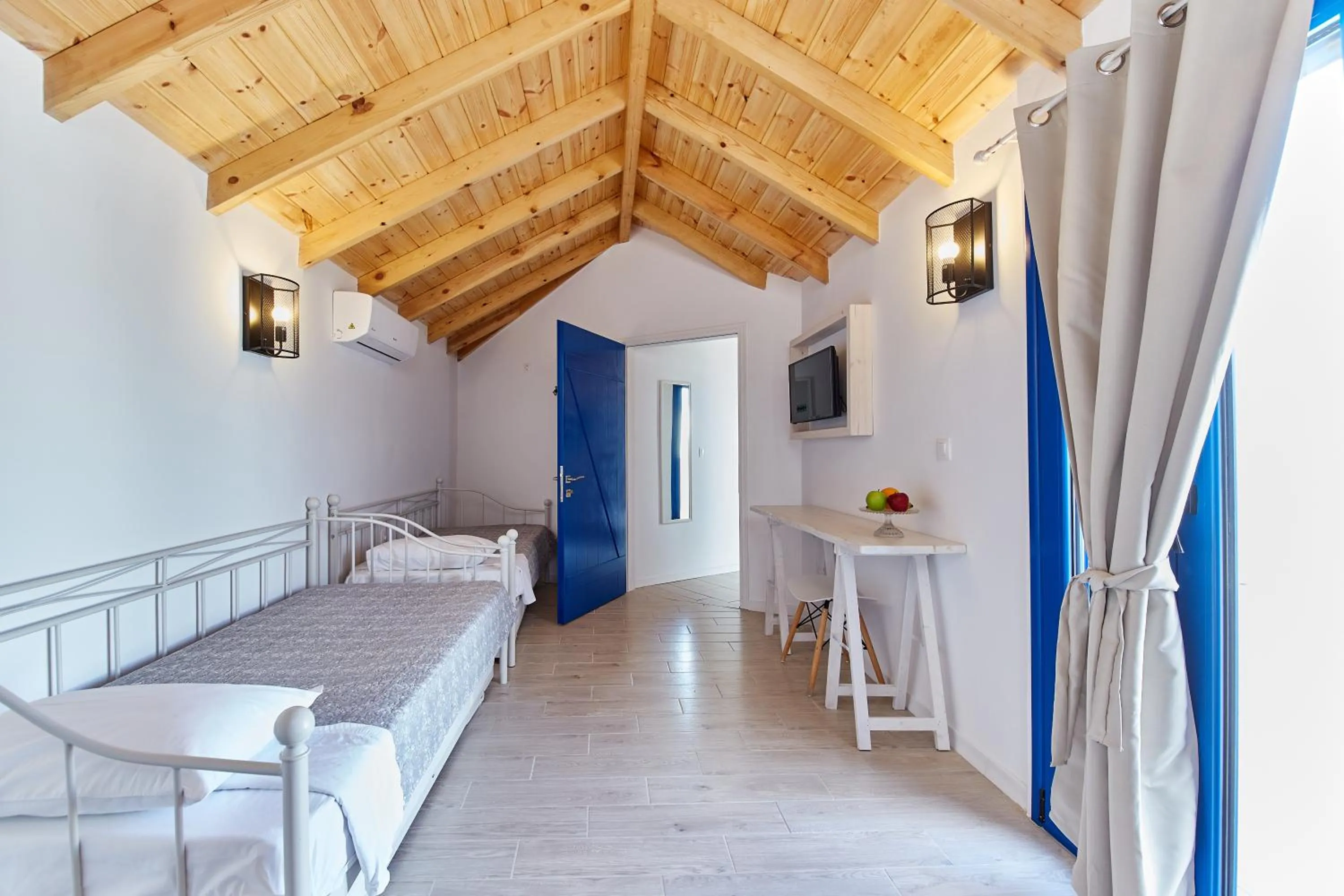 Photo of the whole room, Bed in Atheras