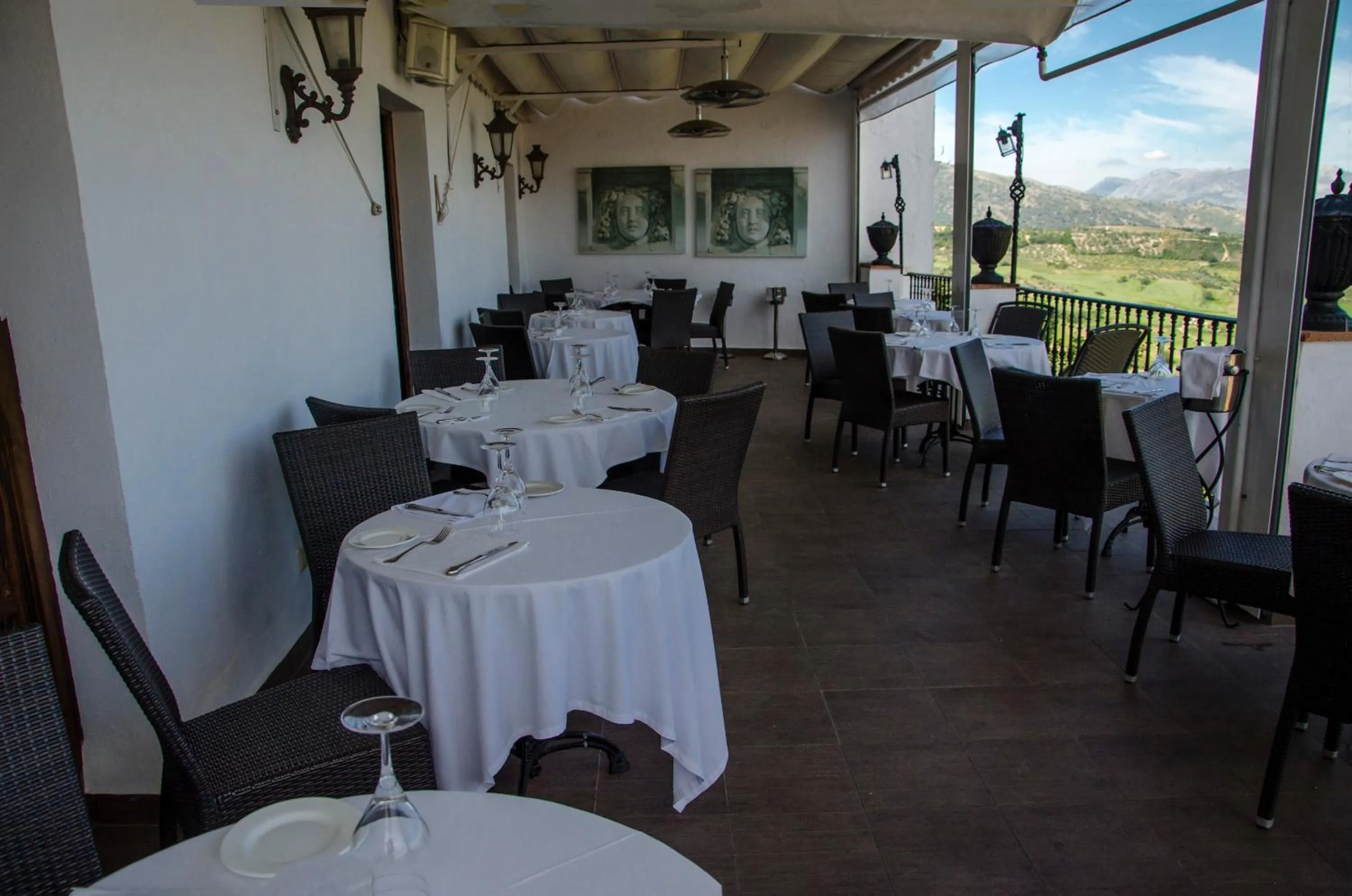 Restaurant/places to eat in Hotel Montelirio