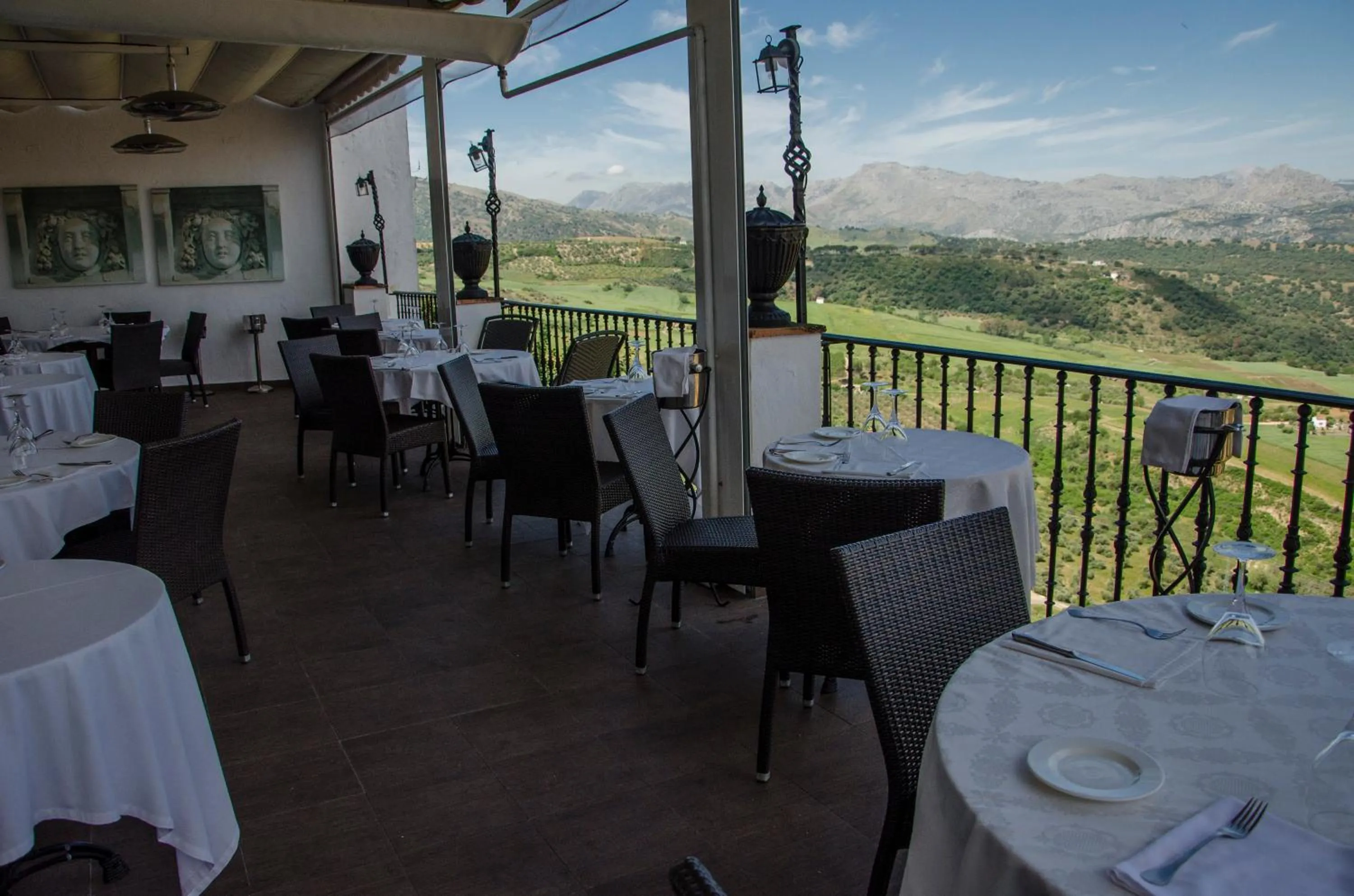 Restaurant/places to eat in Hotel Montelirio