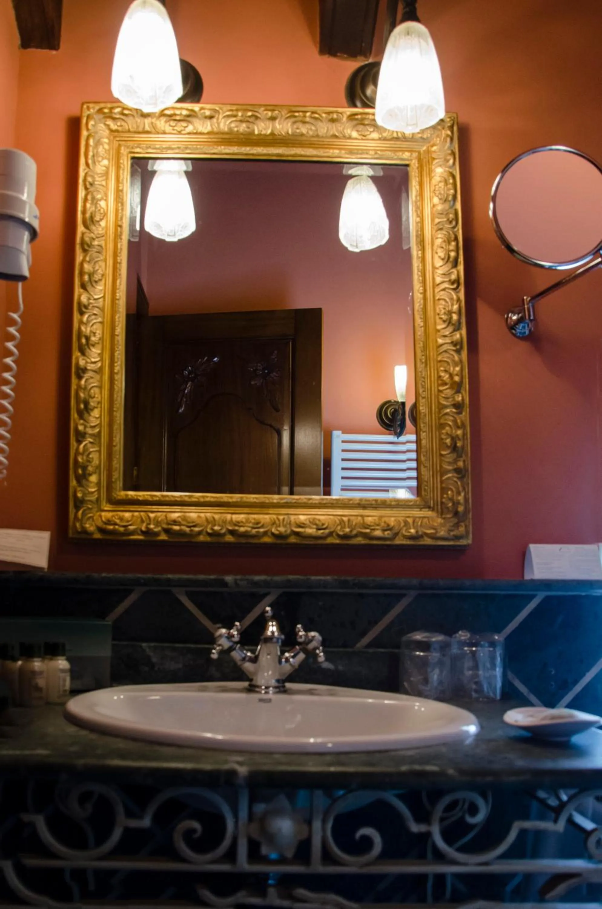 Bathroom in Hotel Montelirio