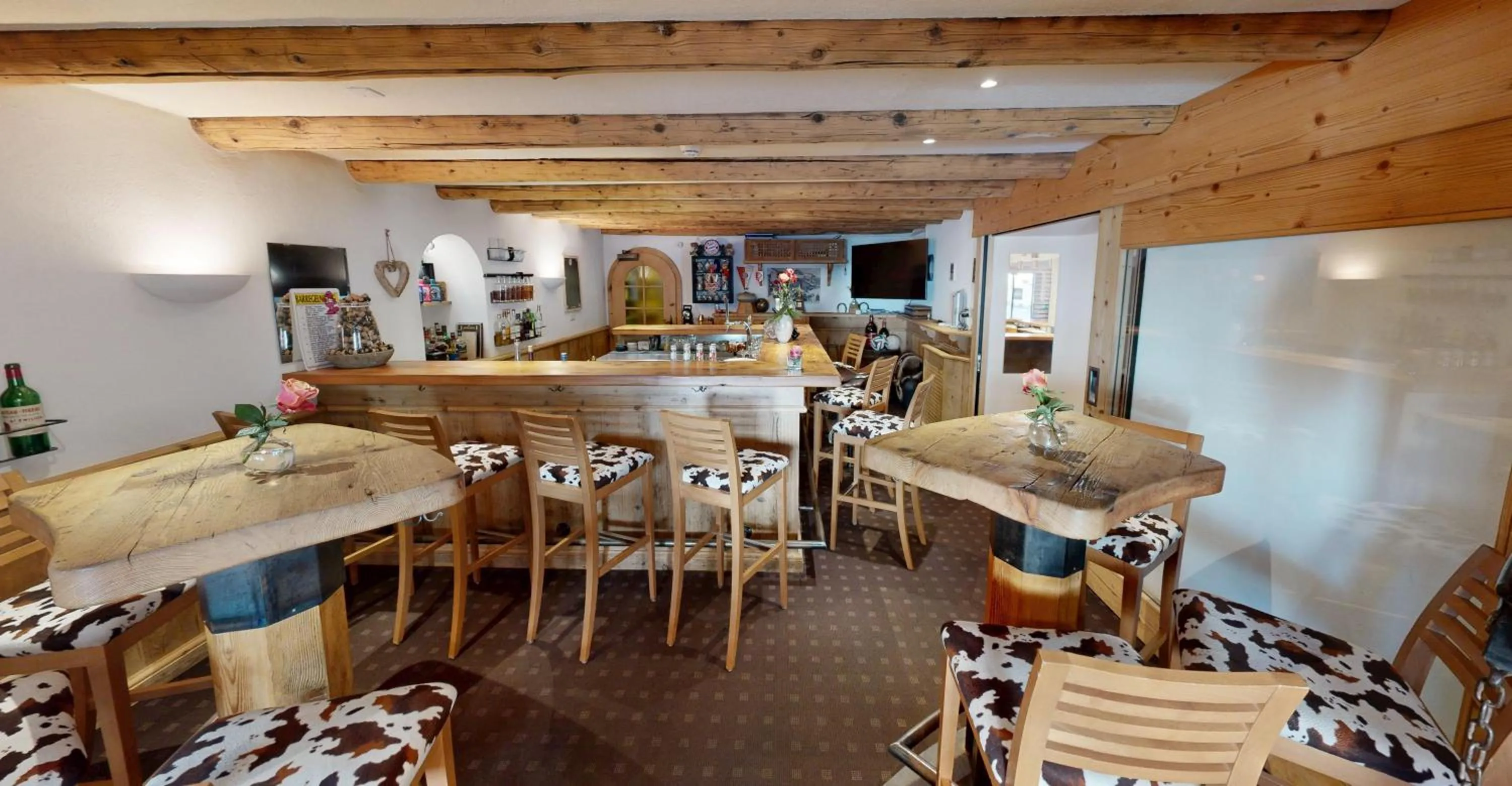 Lounge or bar in Schweizerhaus Swiss Quality Hotel