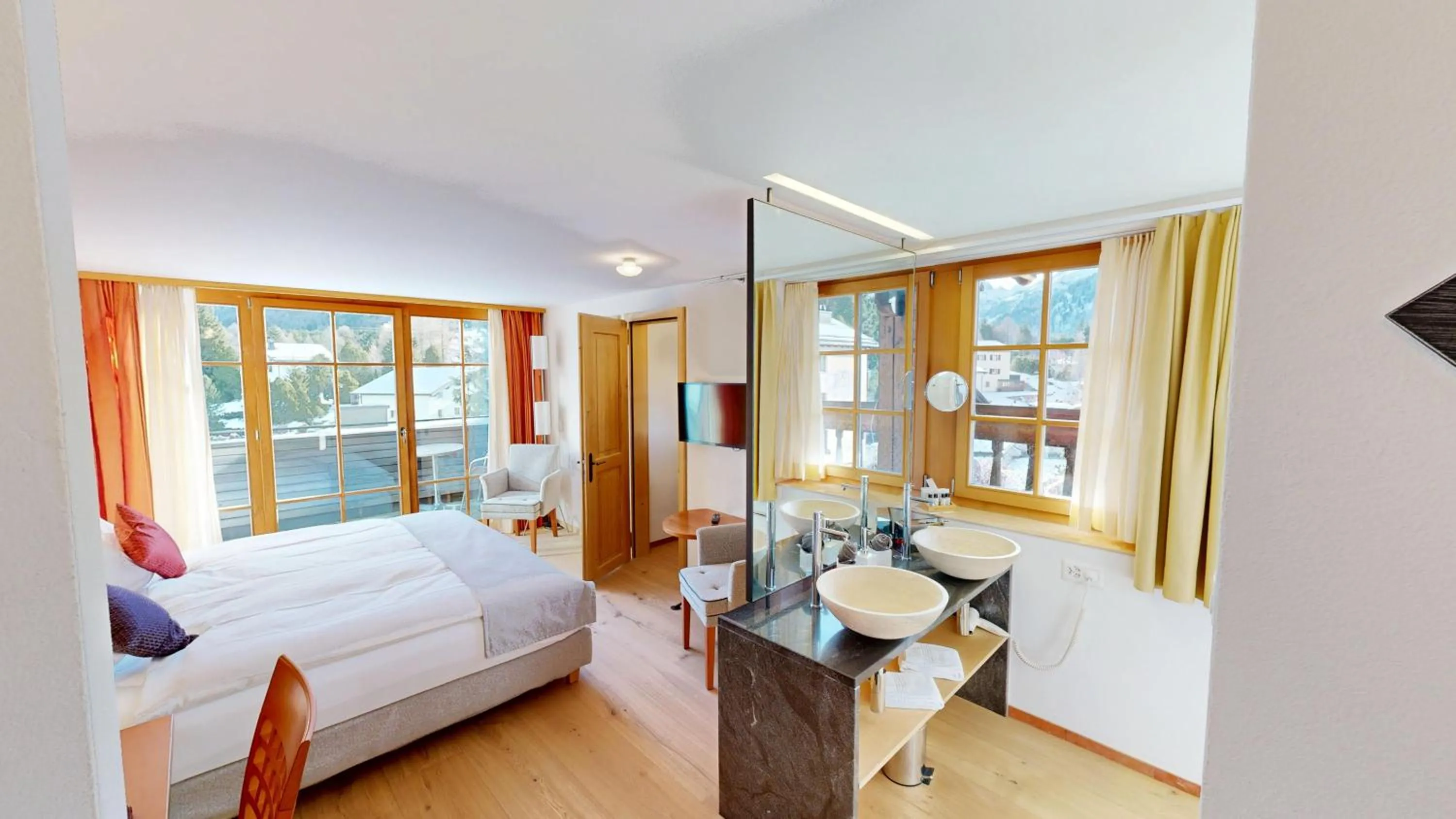 Bathroom, Bed in Schweizerhaus Swiss Quality Hotel