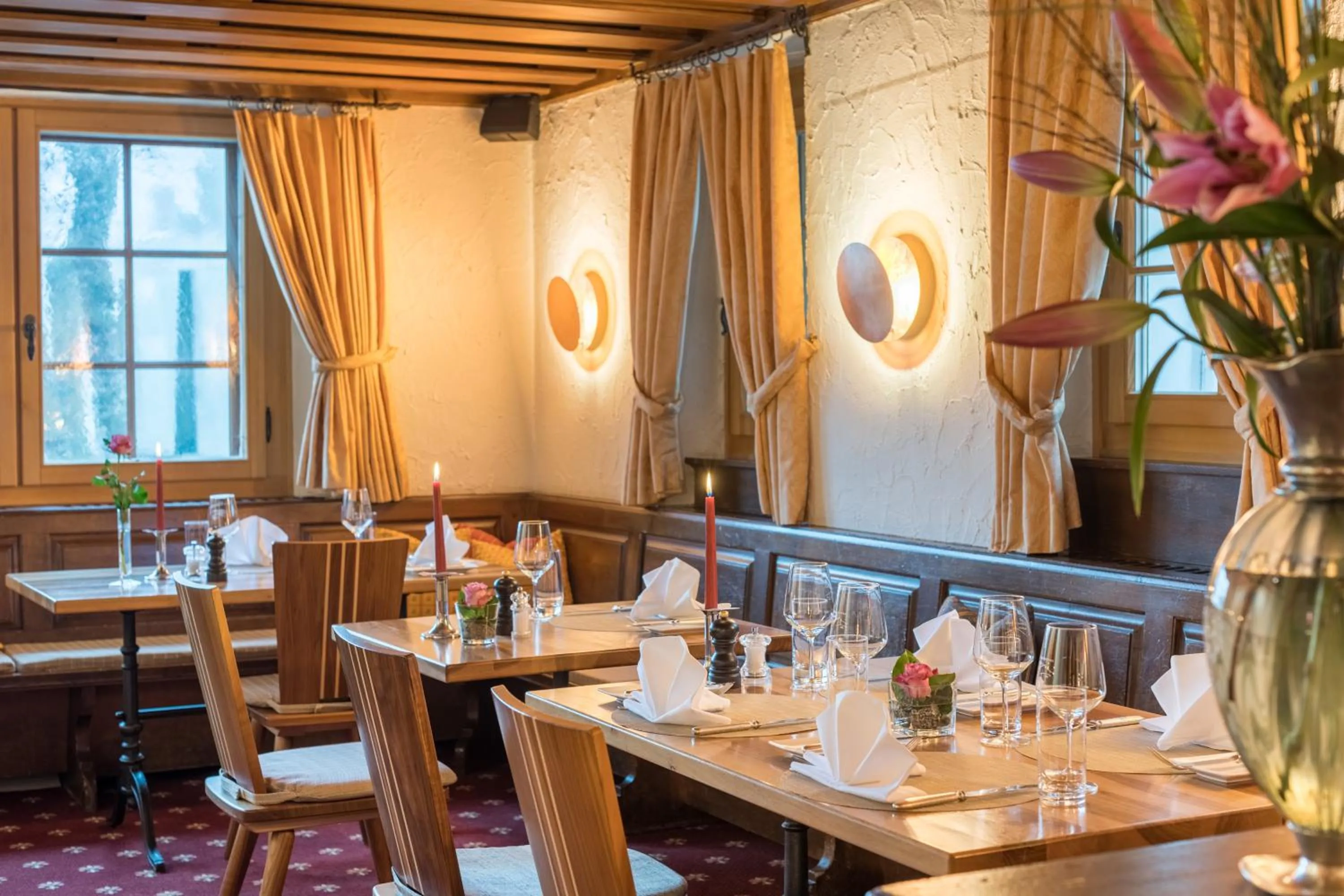 Restaurant/places to eat in Schweizerhaus Swiss Quality Hotel