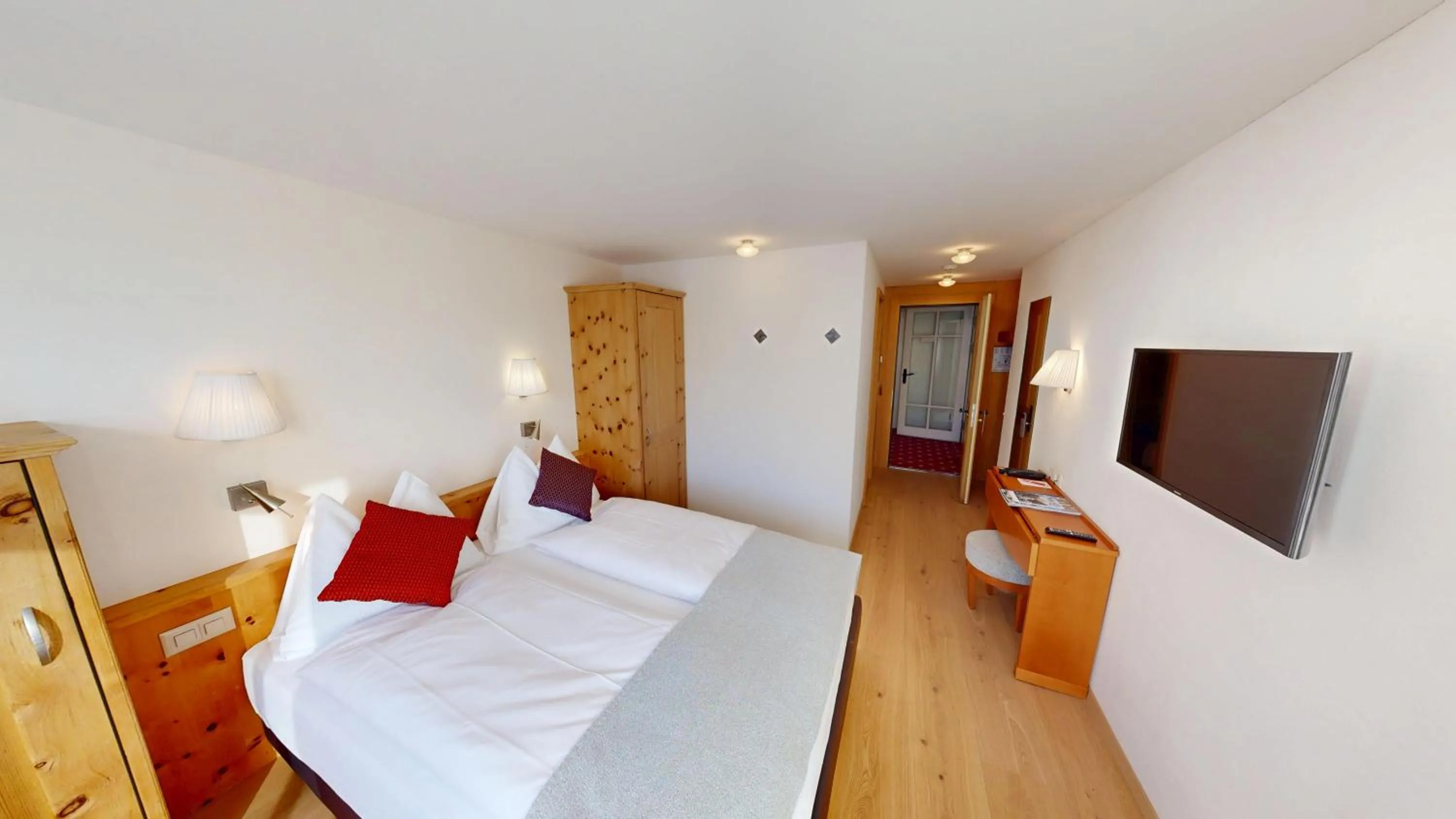 Bed in Schweizerhaus Swiss Quality Hotel