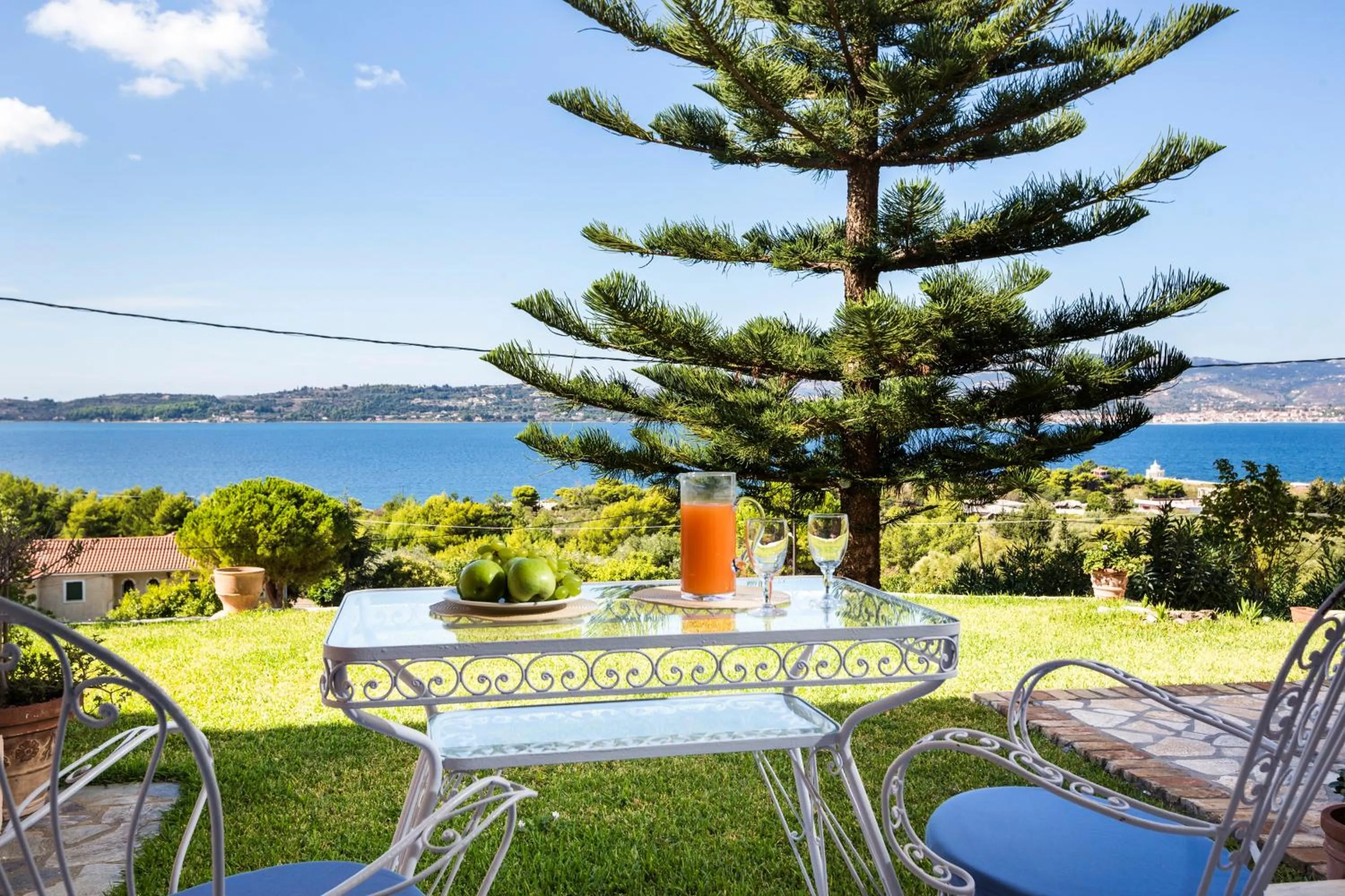 Garden in Panorama Fanari studios and apartments