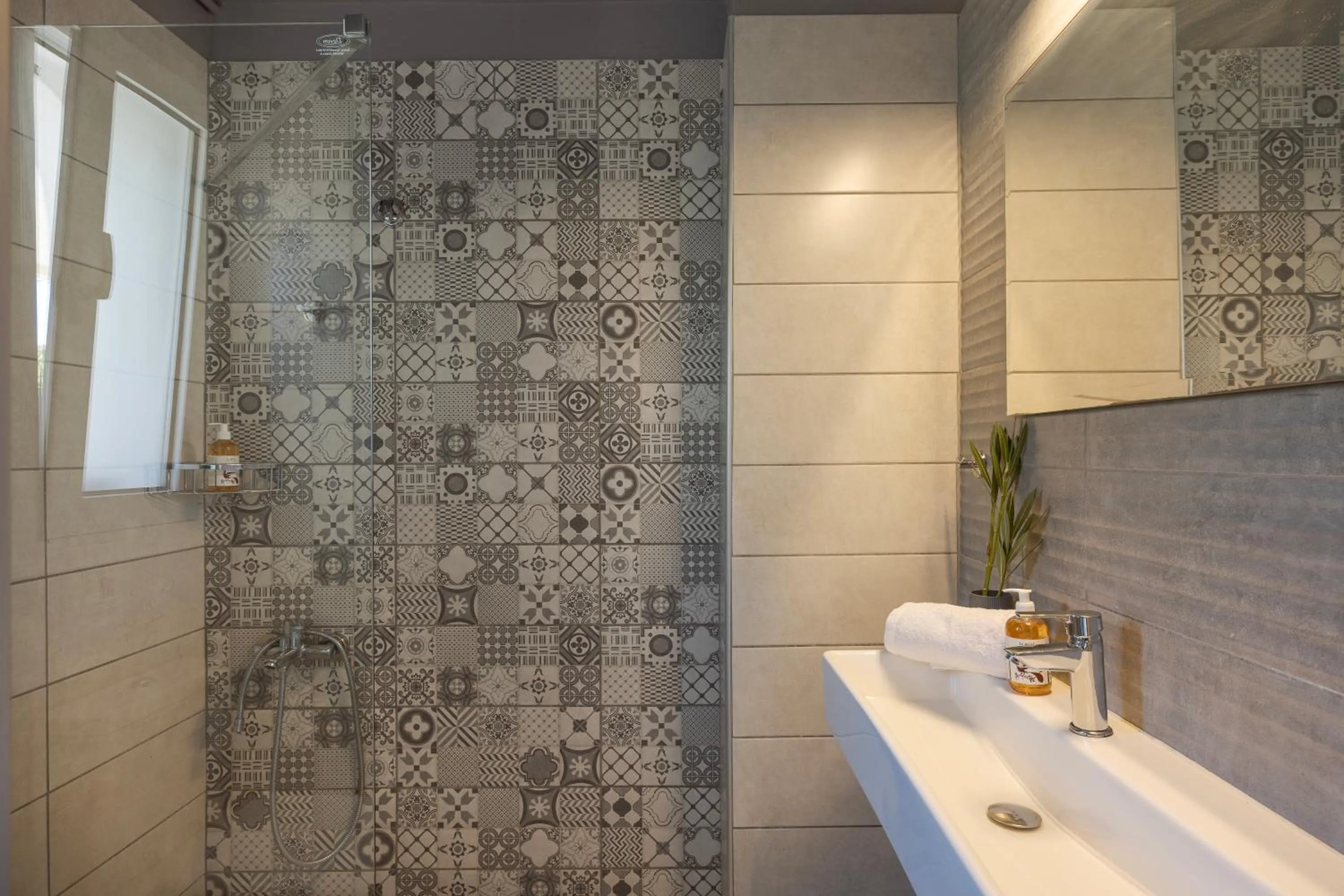 Shower in Panorama Fanari studios and apartments