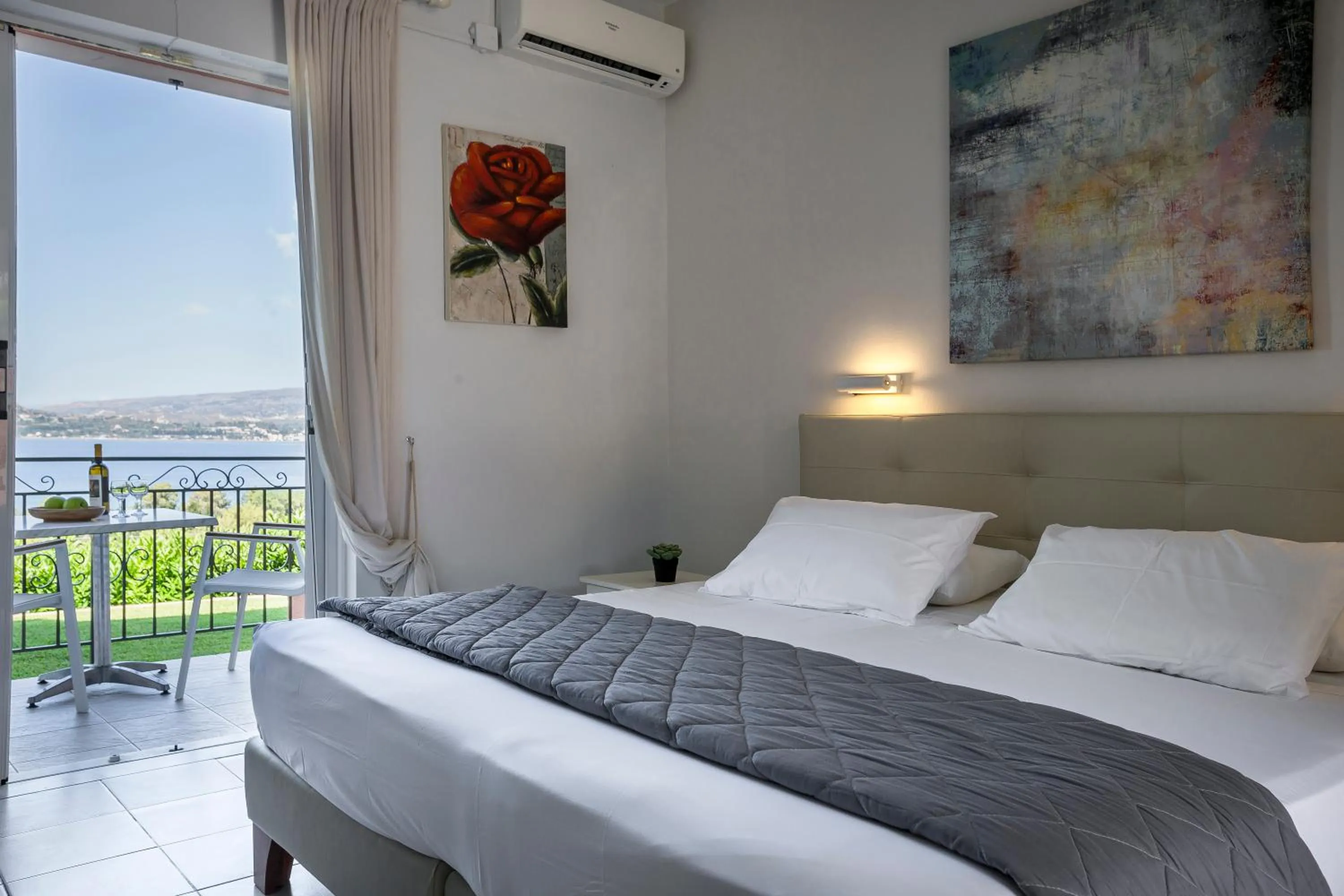 Bed in Panorama Fanari studios and apartments