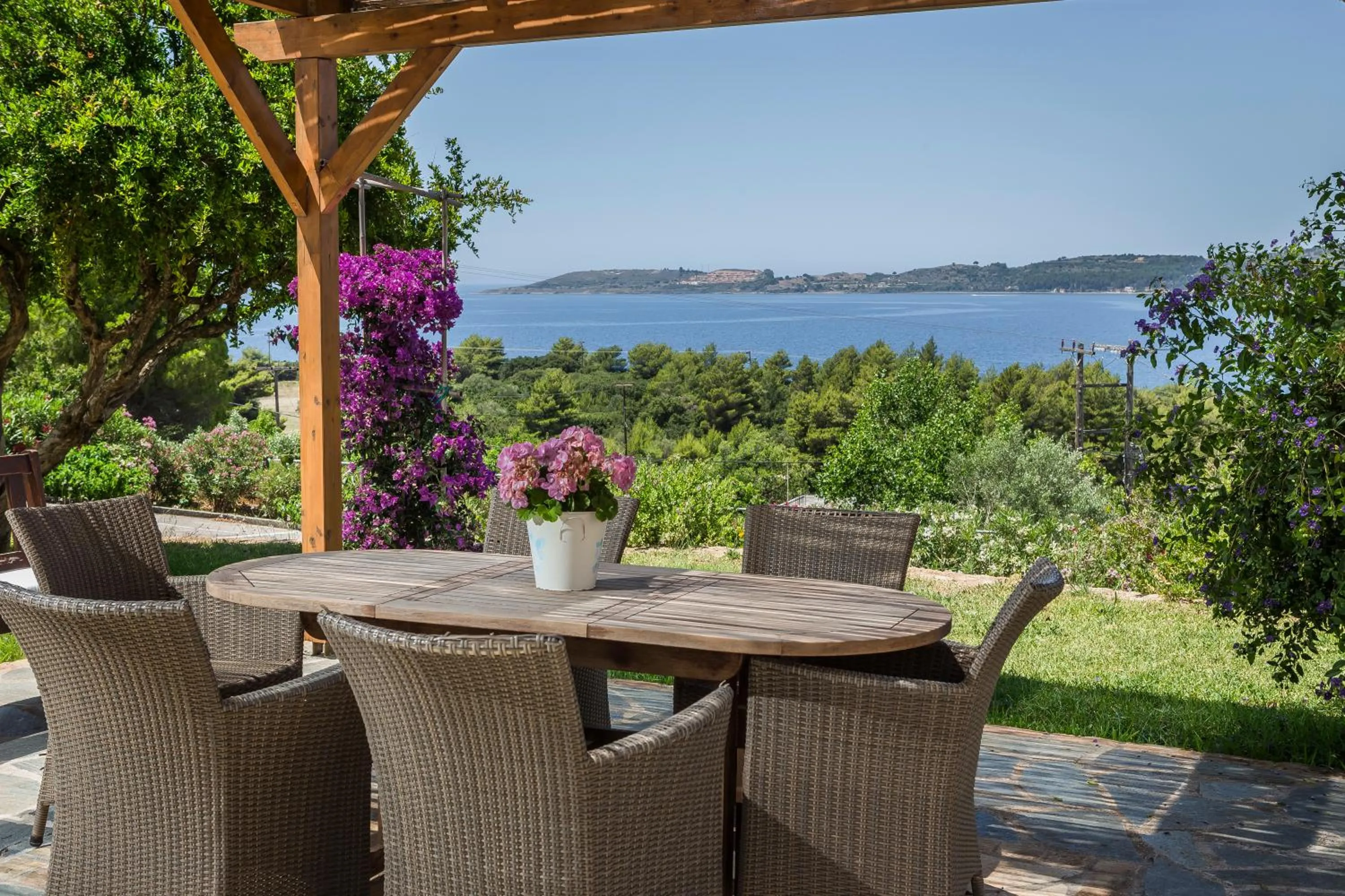 Garden in Panorama Fanari studios and apartments