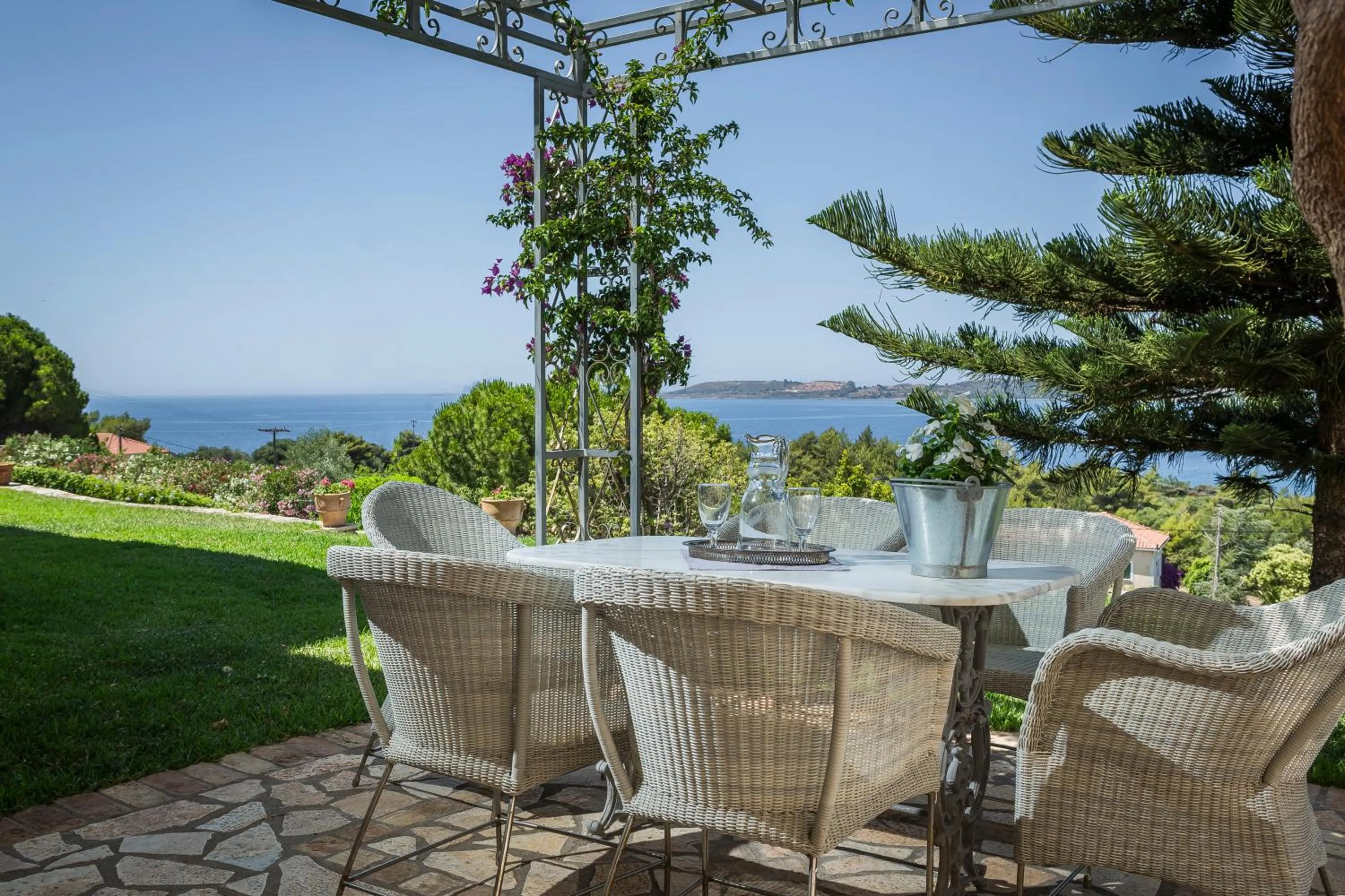 Garden in Panorama Fanari studios and apartments