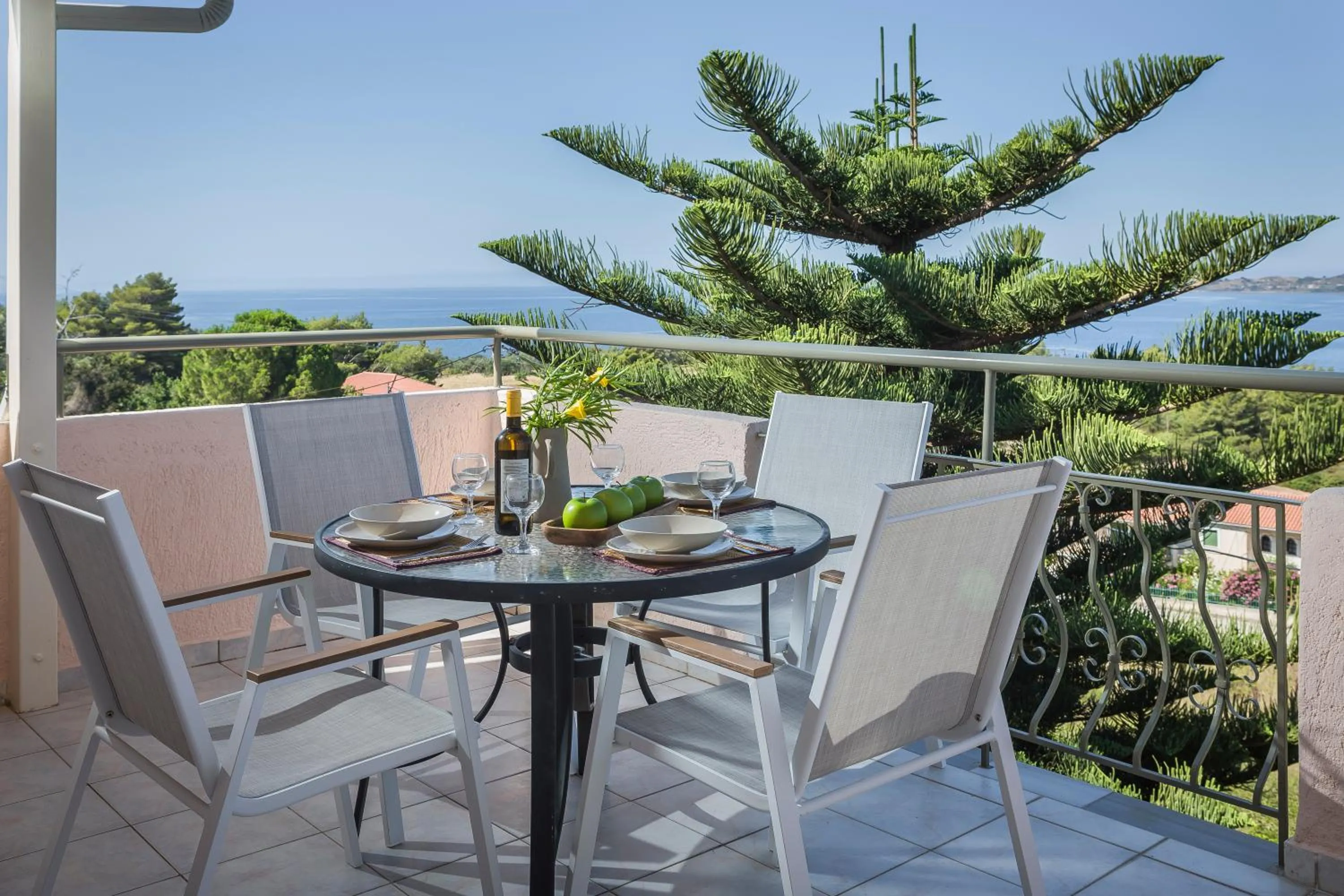 Garden in Panorama Fanari studios and apartments