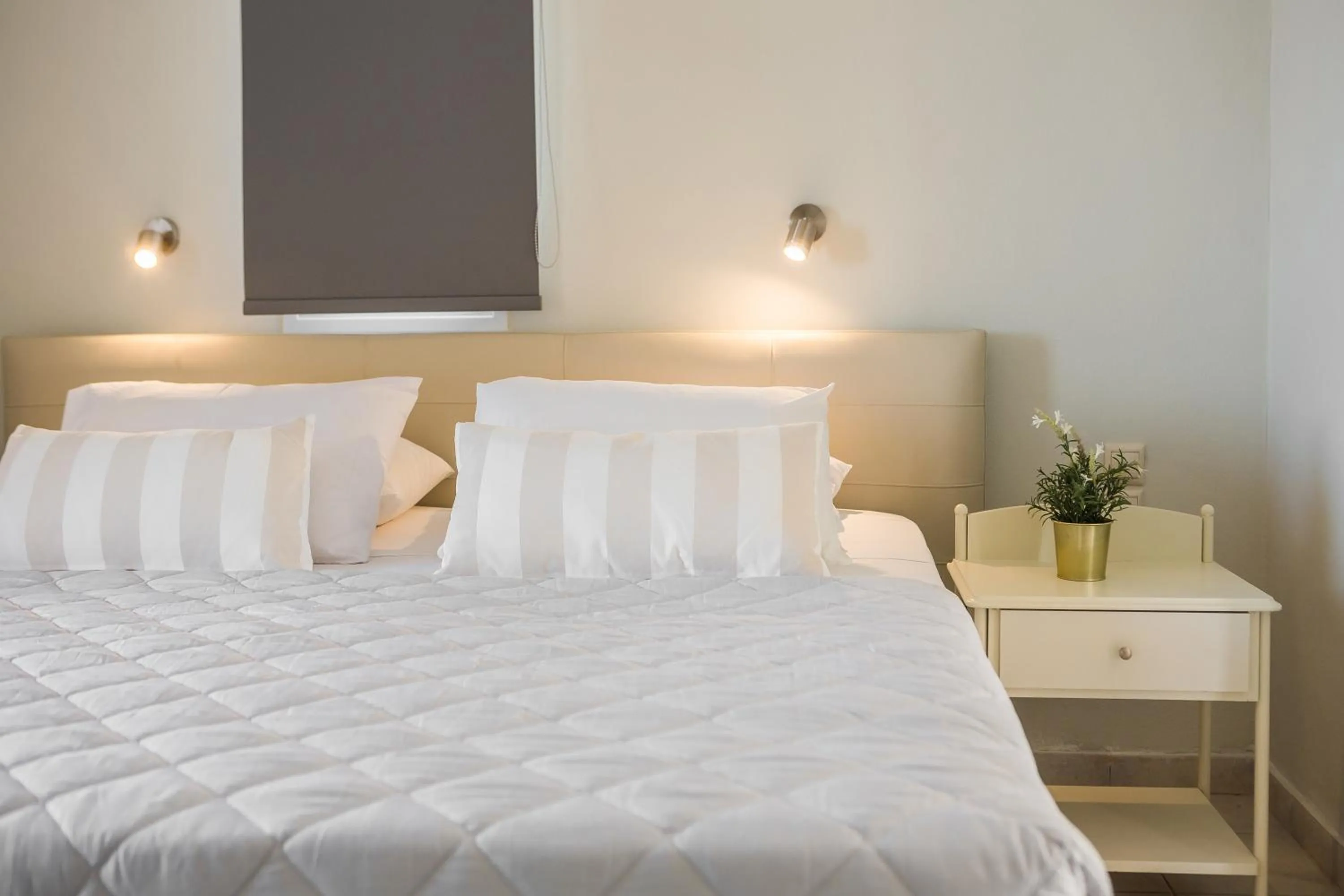 Bed in Panorama Fanari studios and apartments