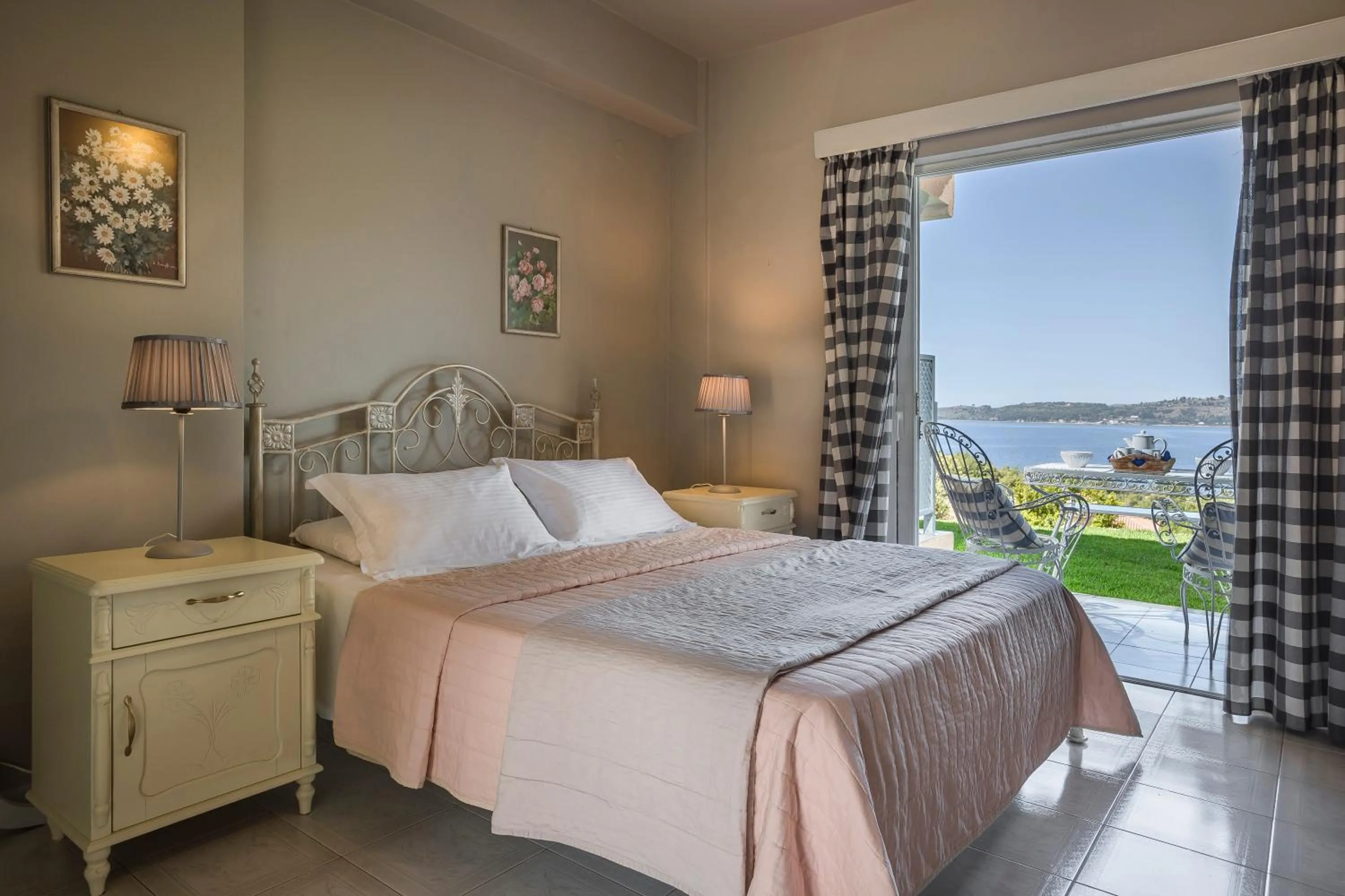 Balcony/Terrace, Bed in Panorama Fanari studios and apartments