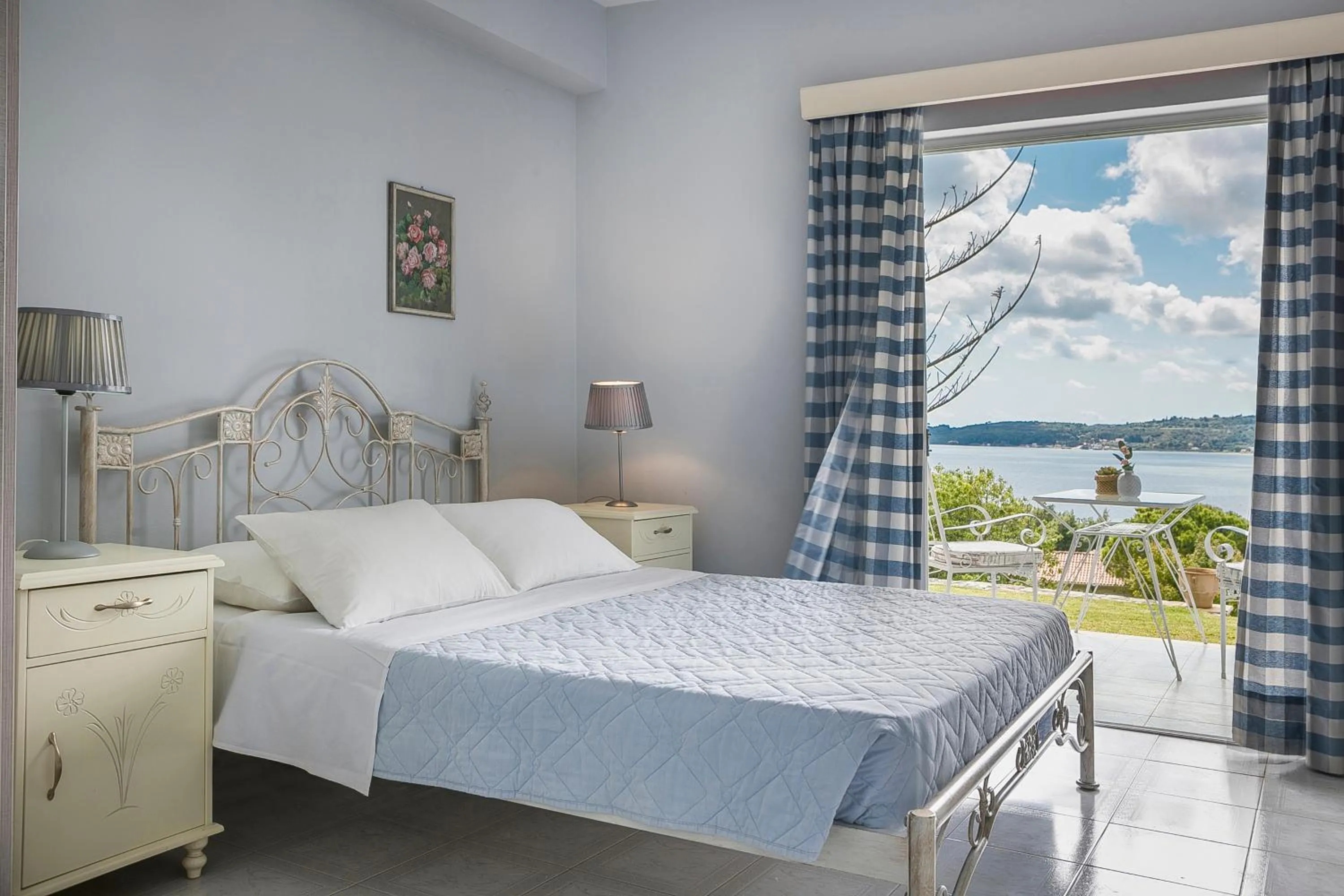 Bed in Panorama Fanari studios and apartments