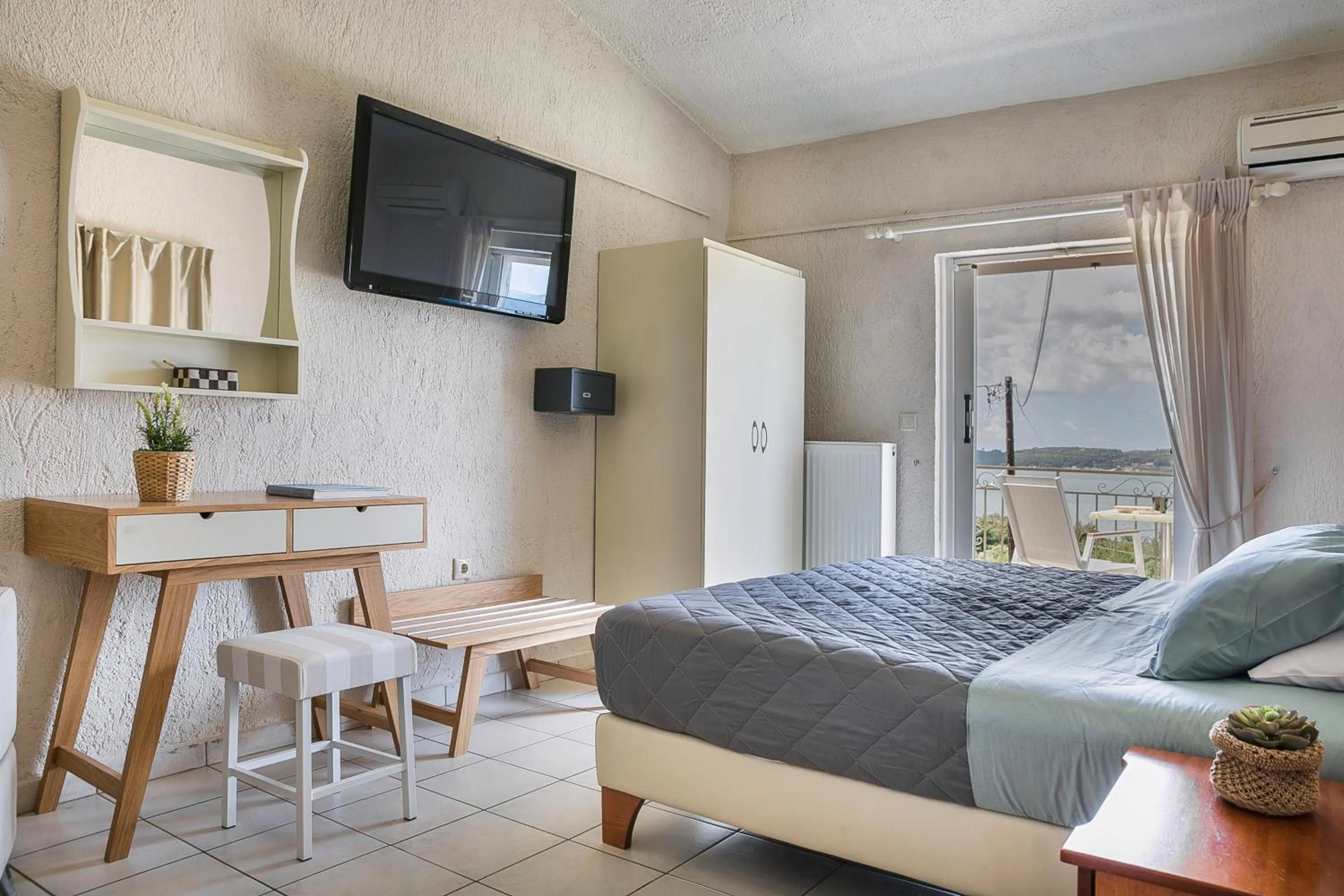 TV and multimedia in Panorama Fanari studios and apartments