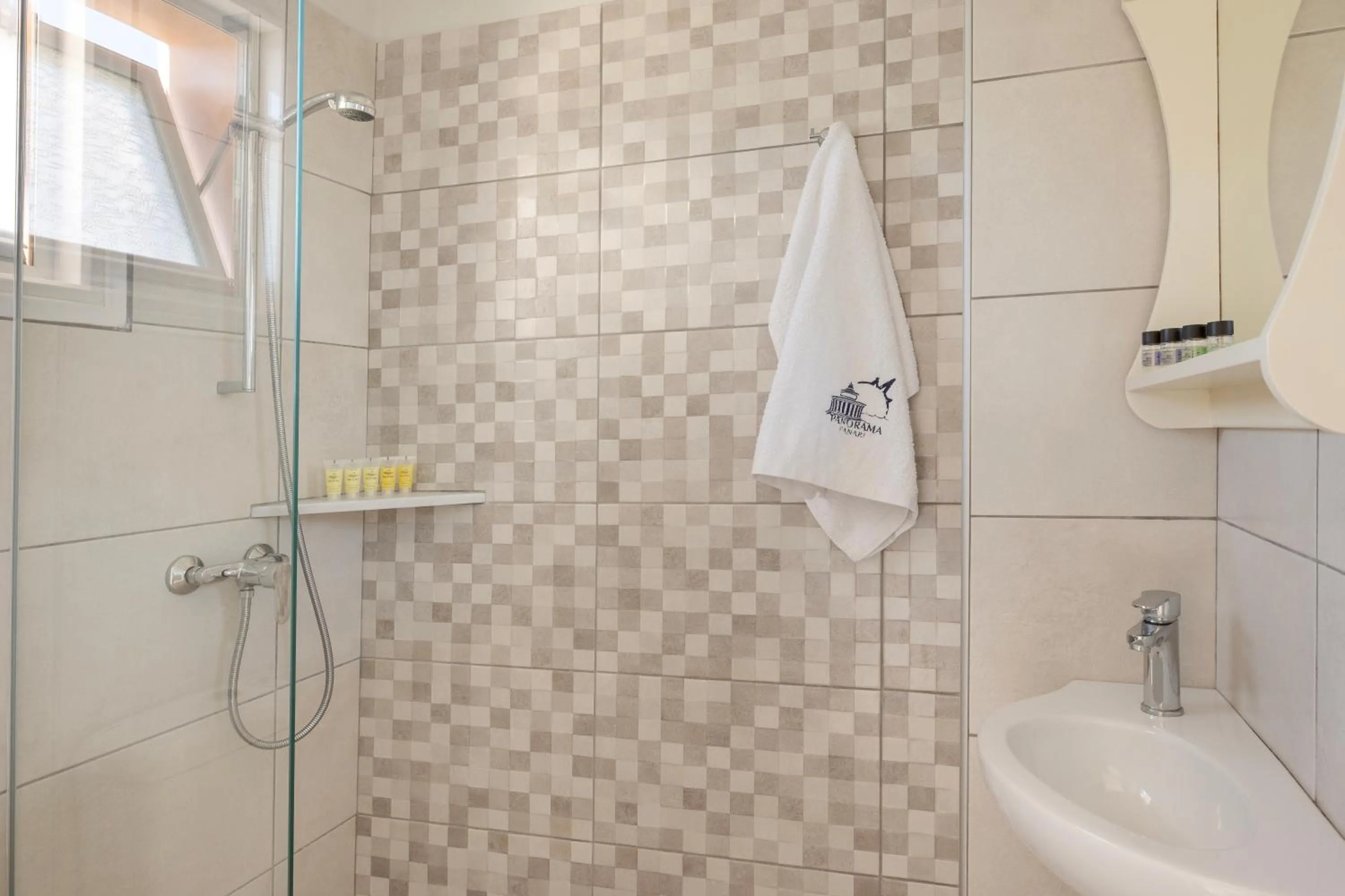 Shower in Panorama Fanari studios and apartments