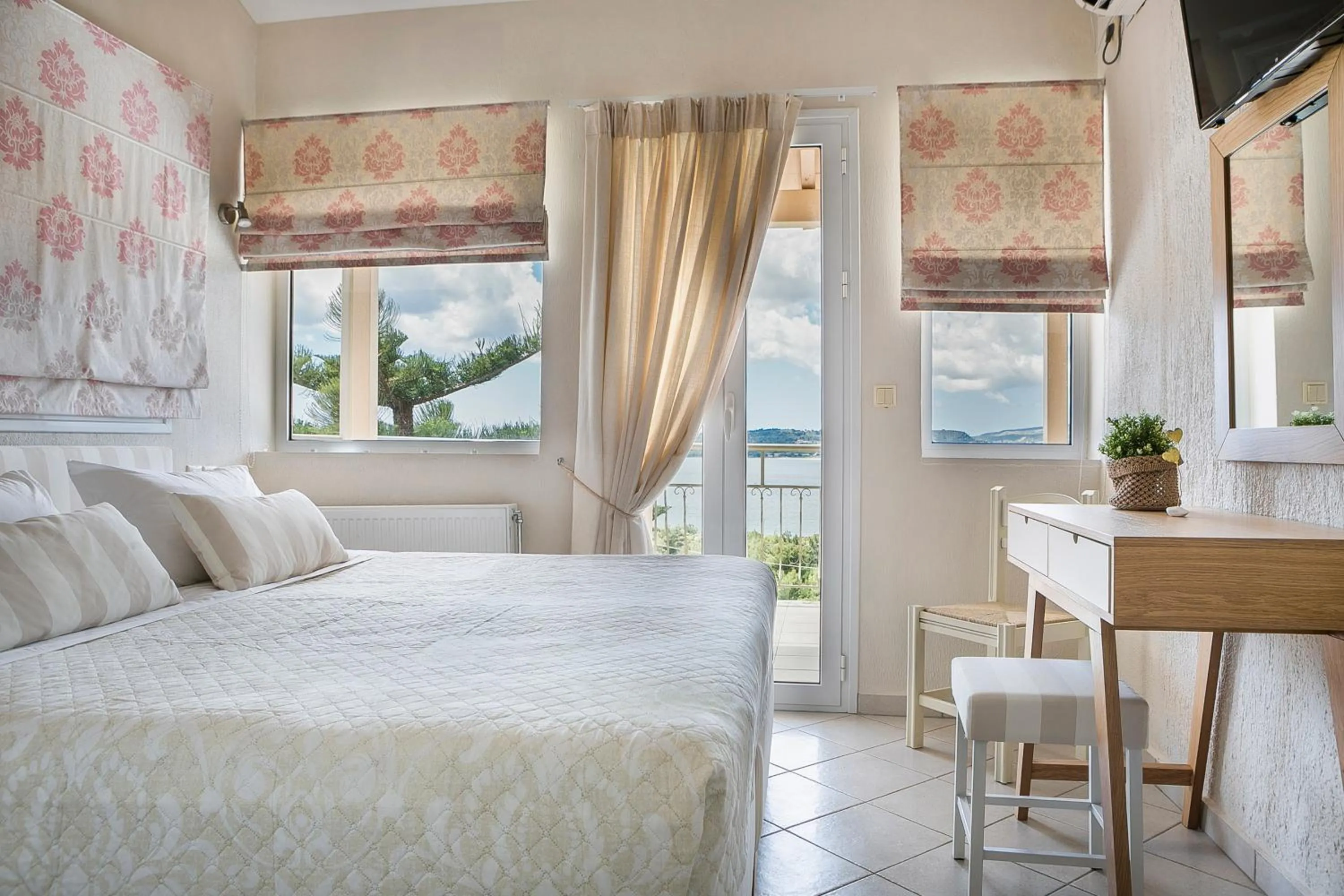 Bed in Panorama Fanari studios and apartments