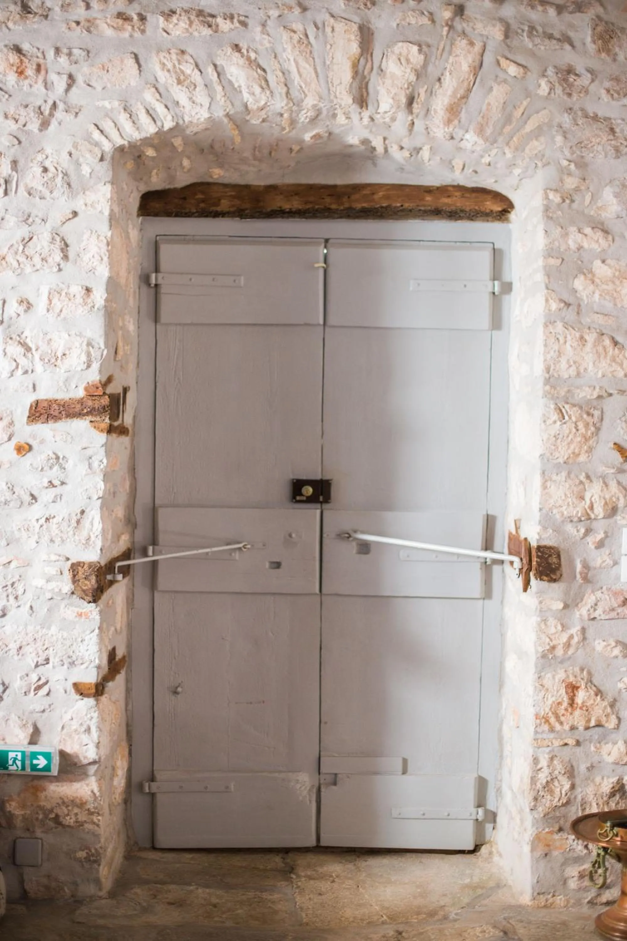 Facade/entrance in Keresbino Hydra Manor House