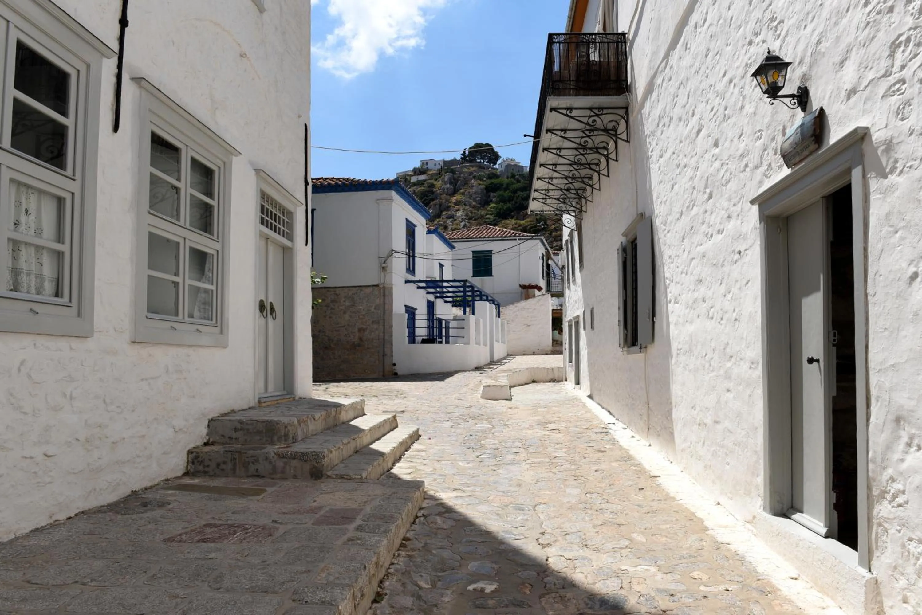 Facade/entrance in Keresbino Hydra Manor House