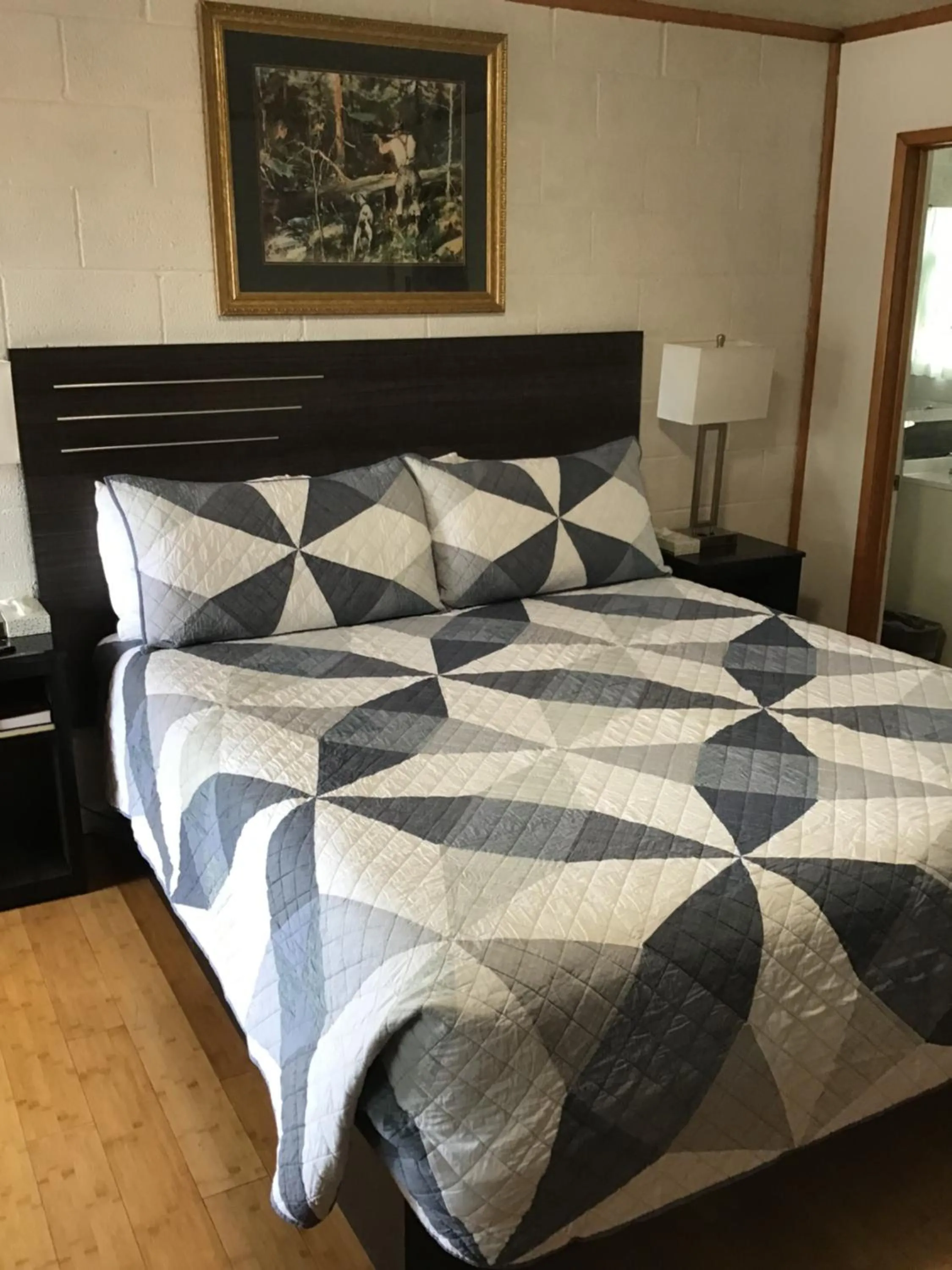 Bed in Starlight Motel