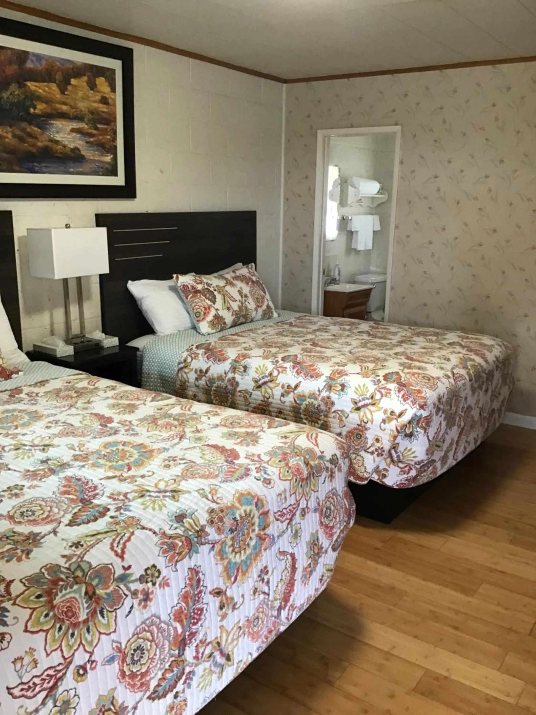 Bed in Starlight Motel