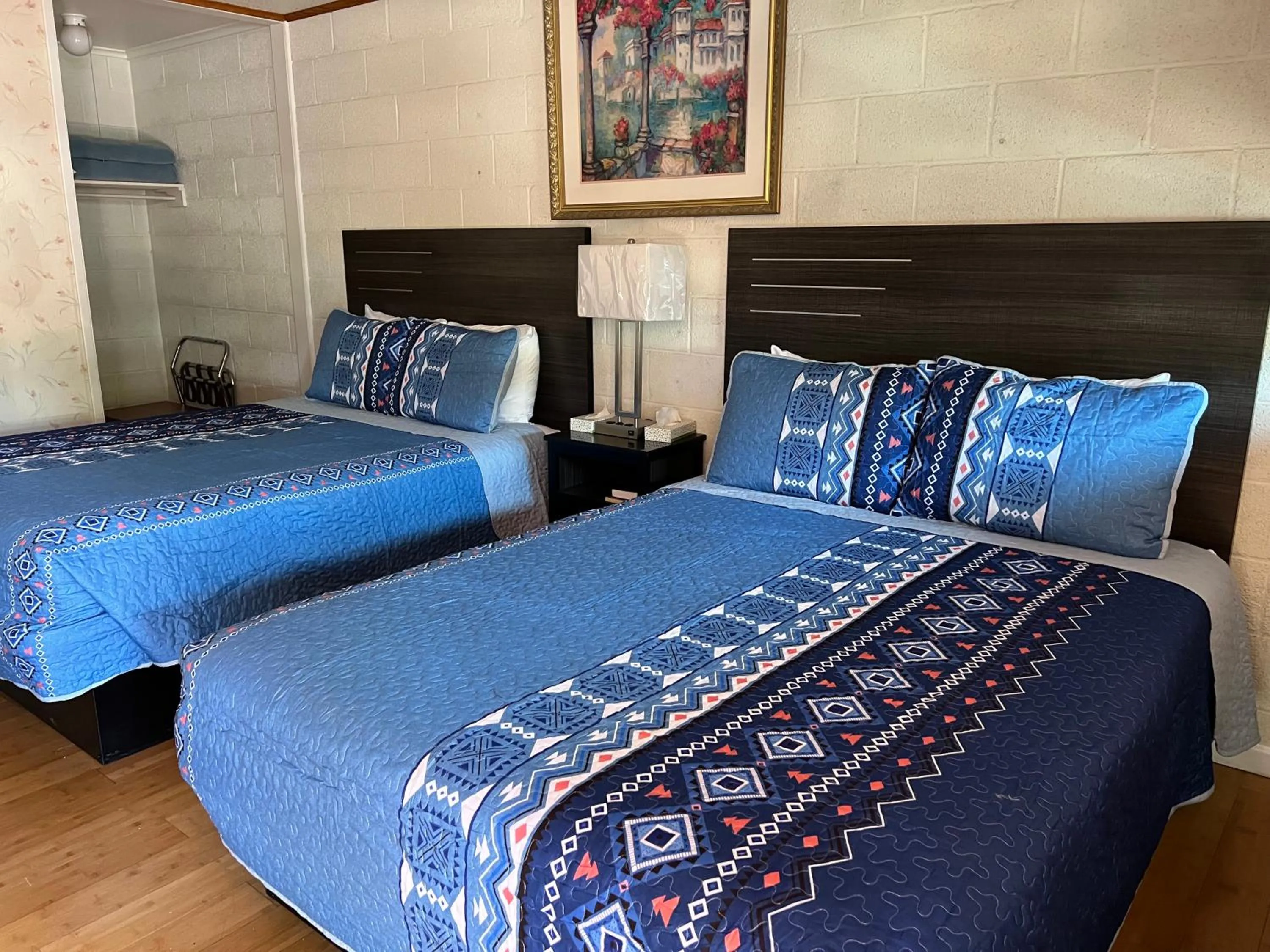 Bed in Starlight Motel