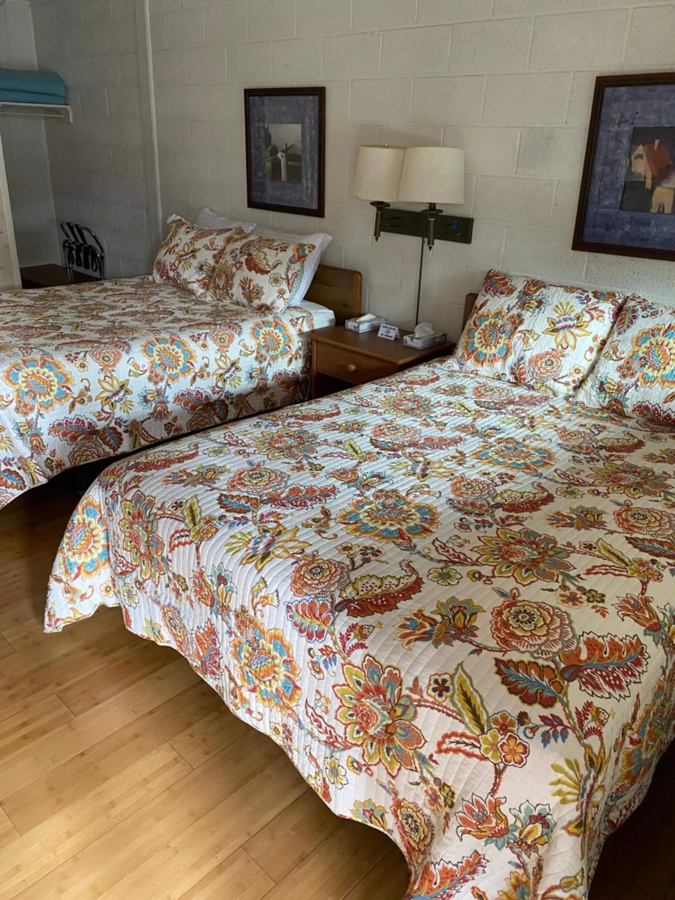 Bed in Starlight Motel