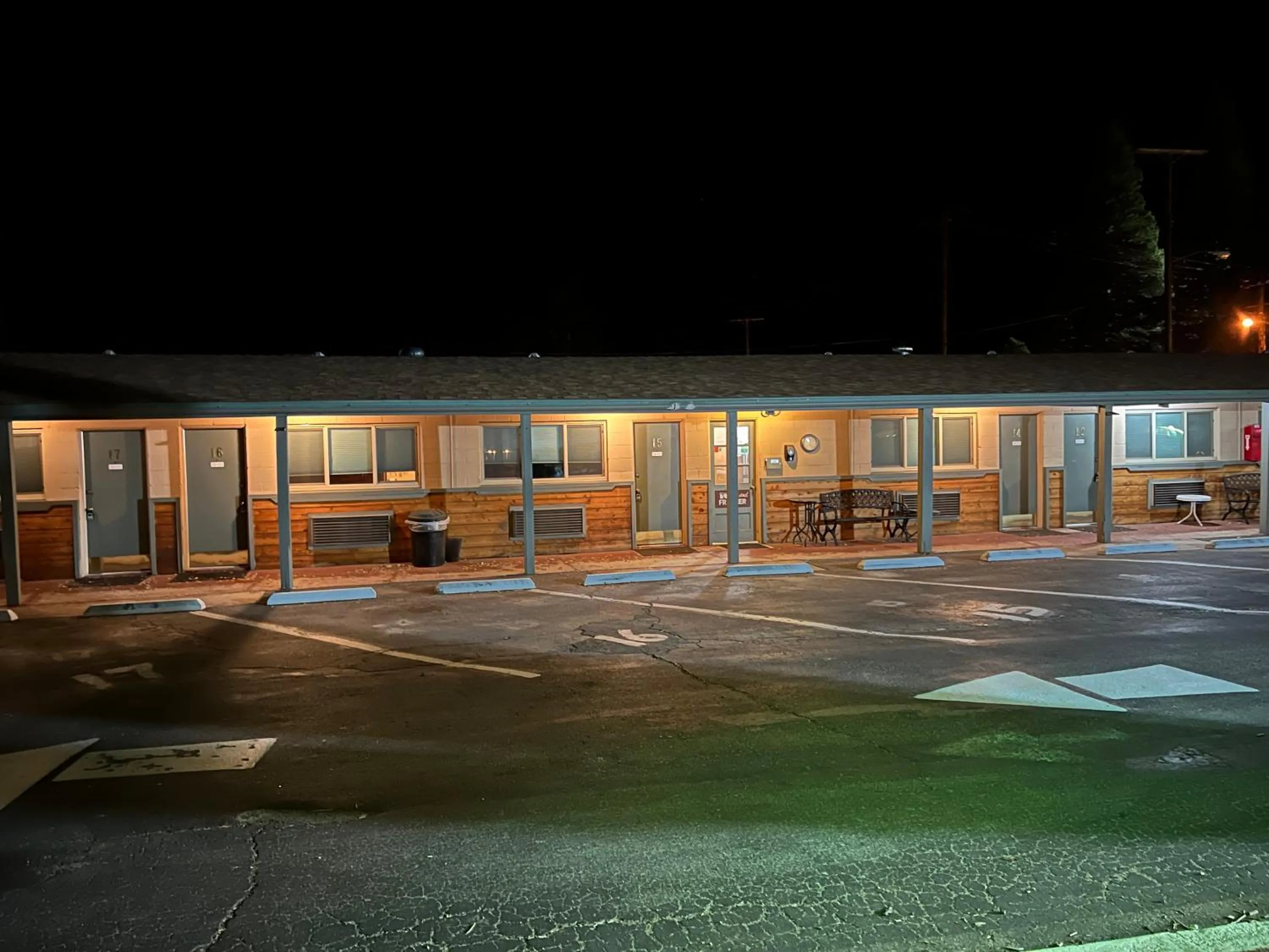 Property building in Starlight Motel