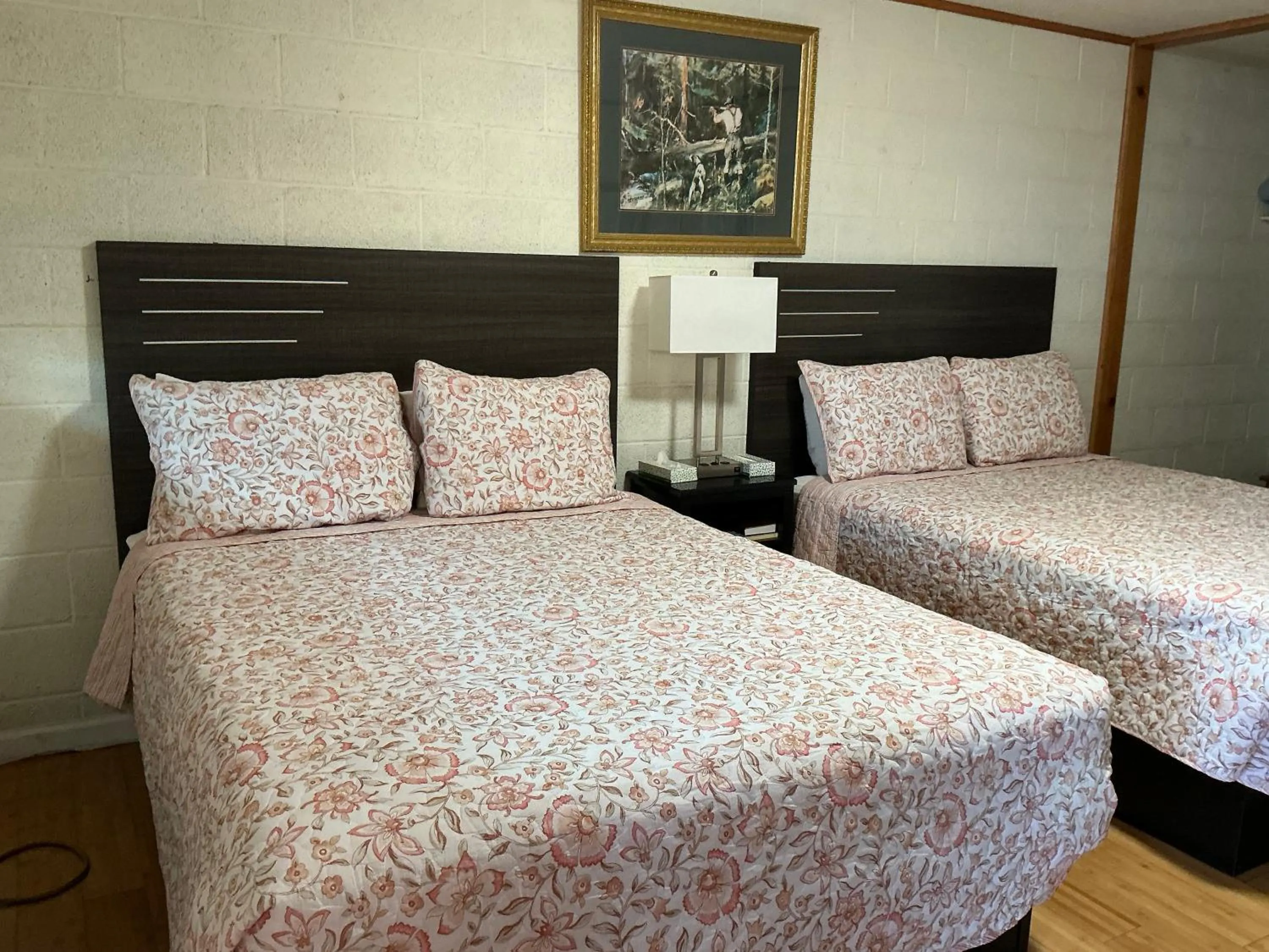 Bed in Starlight Motel