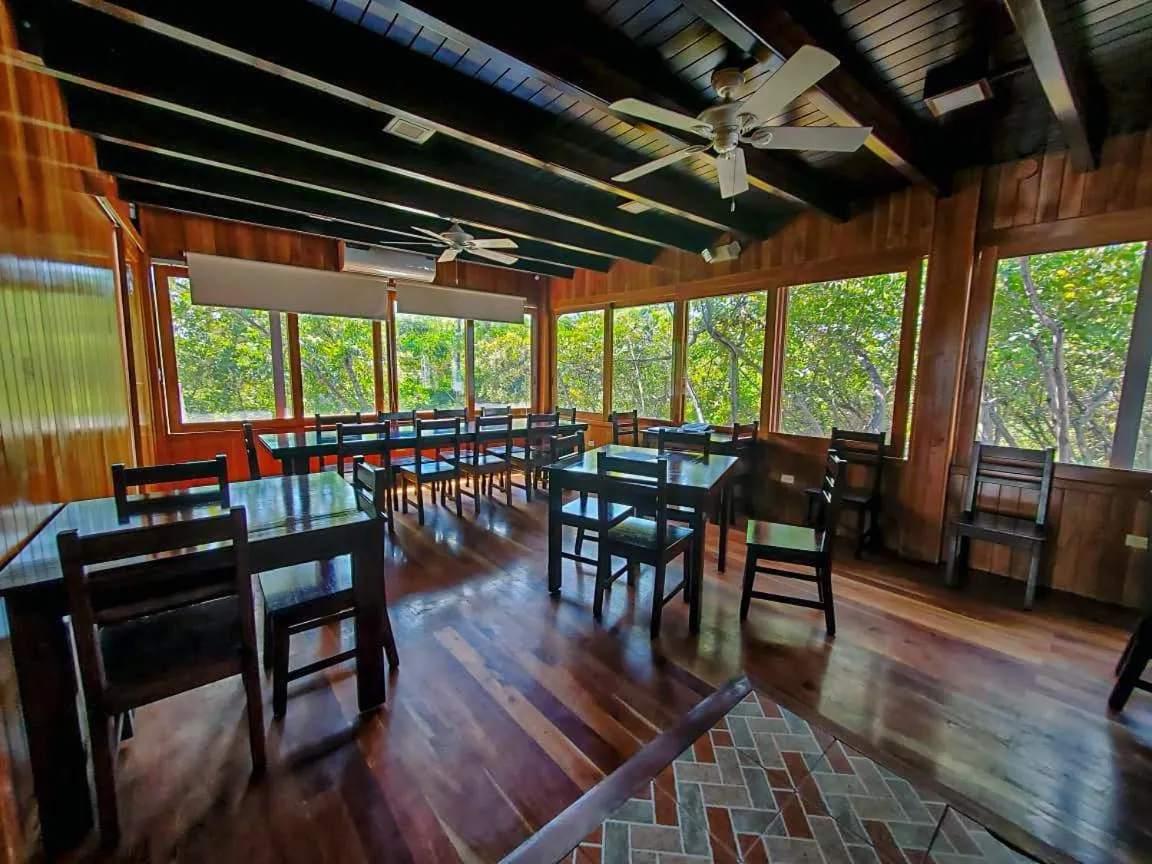 Restaurant/places to eat in Hotel Cally