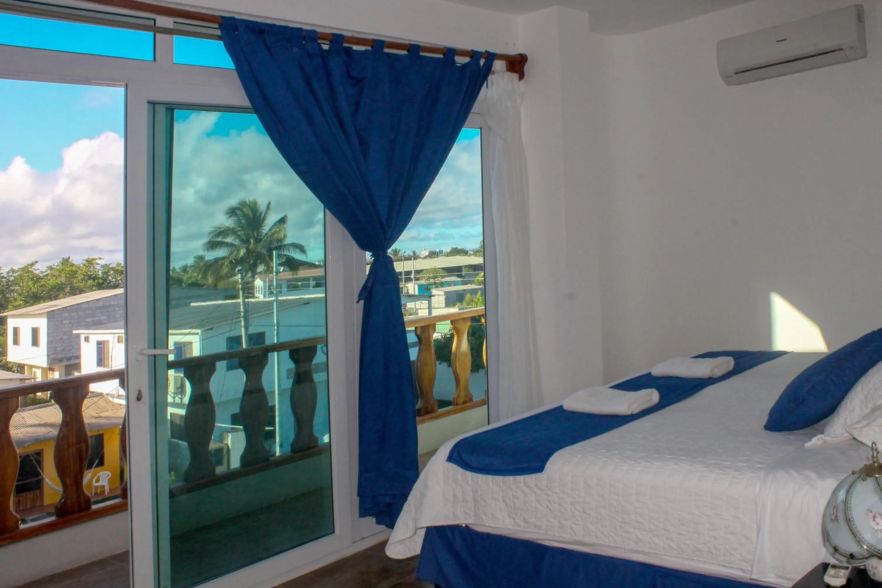 Balcony/Terrace, Bed in Hotel Cally