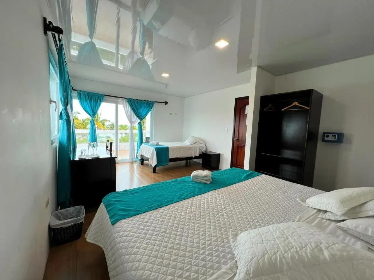 Deluxe Triple Room with Sea View in Hotel Cally Deluxe Triple Room with Sea View in Hotel Cally