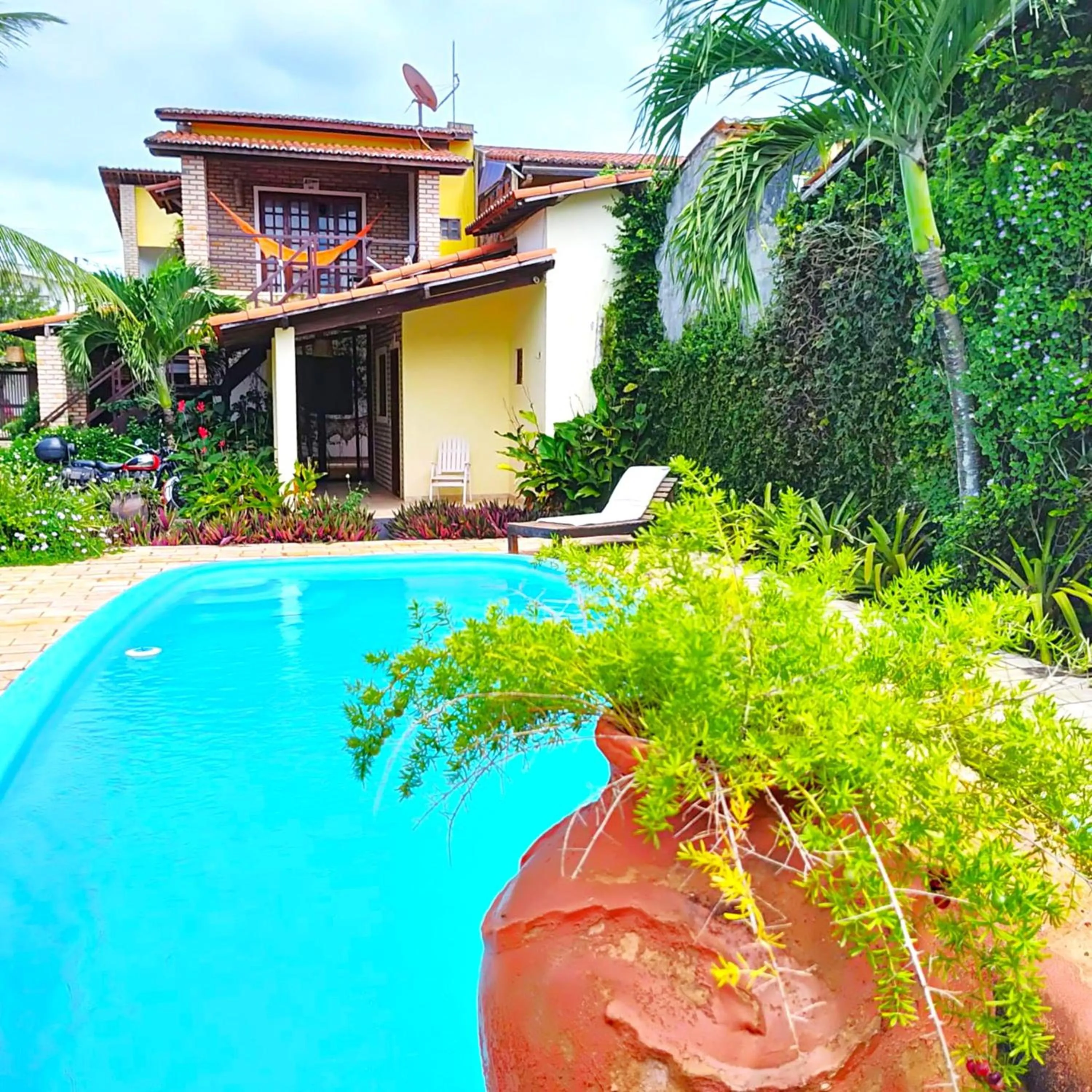 Swimming pool in Pousada Ello