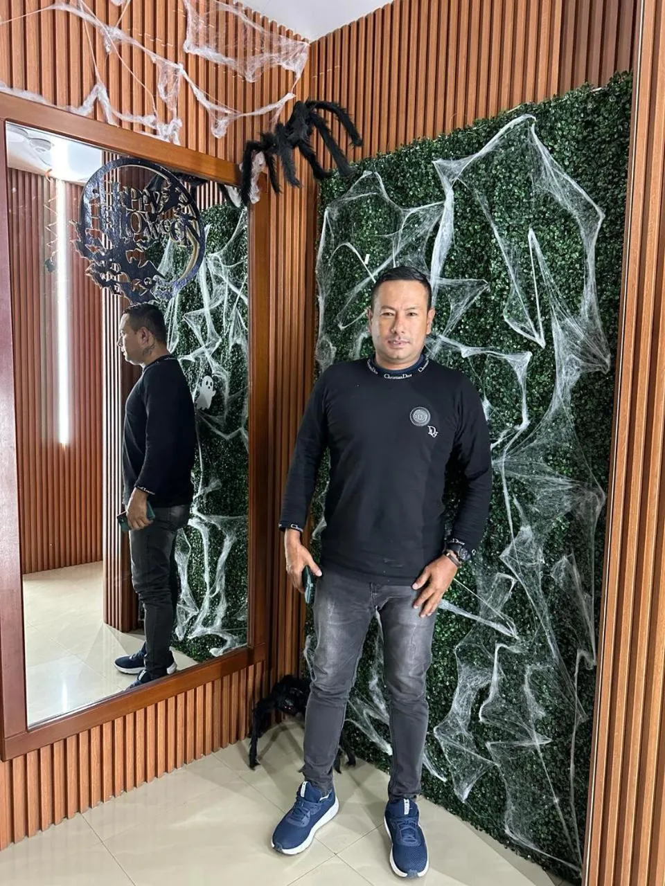 People in Hotel Villamar