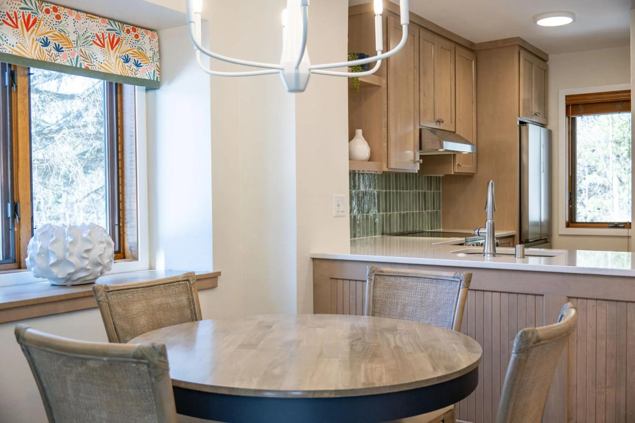 Dining area in Evergreen Hill Condominiums
