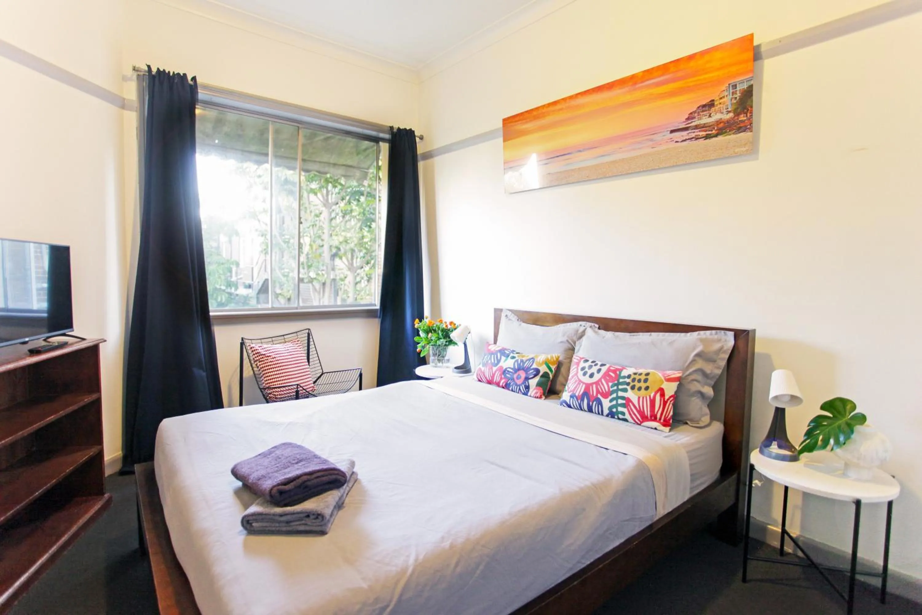 Photo of the whole room, Bed in Coogee Beach House