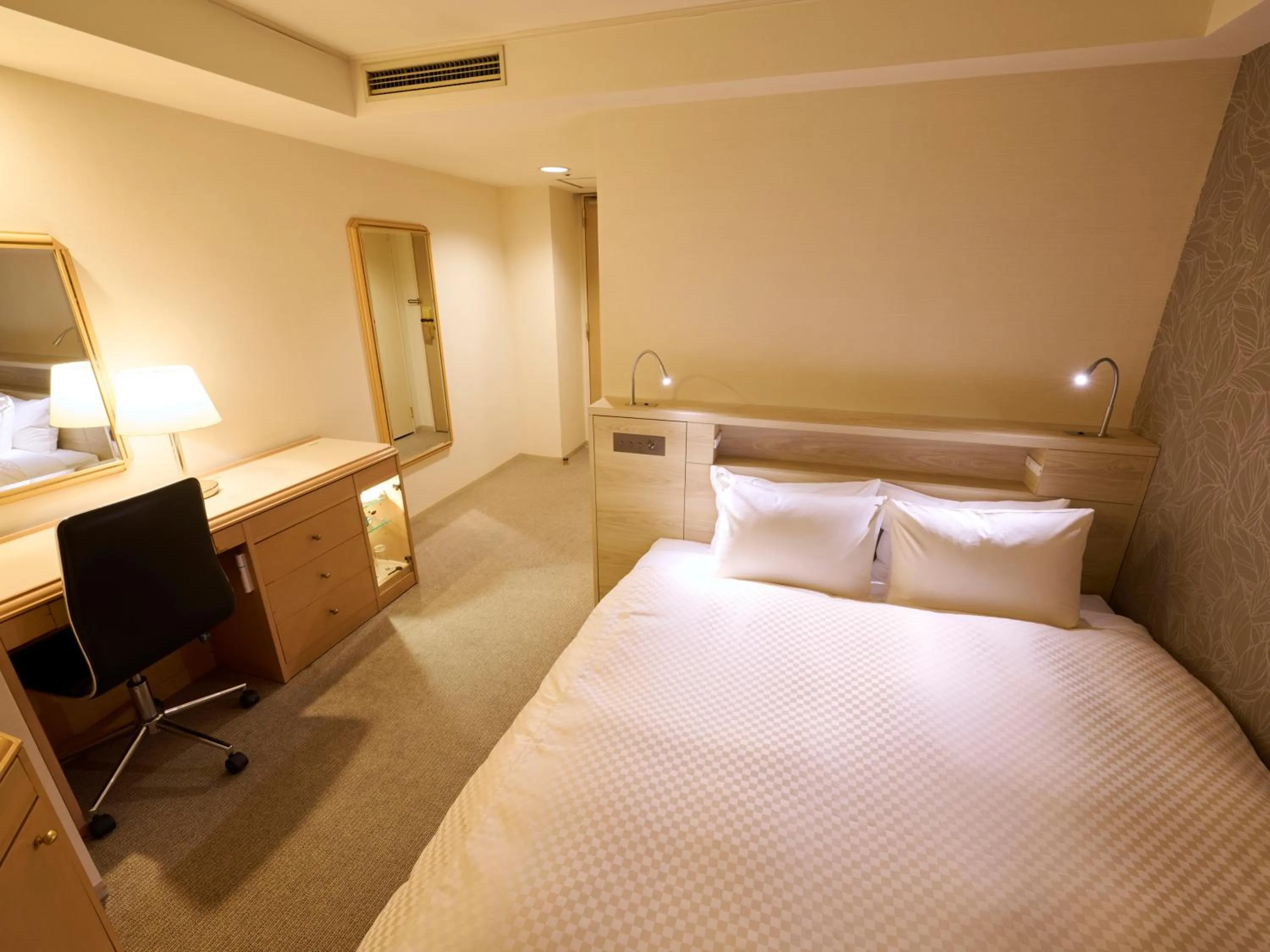 Photo of the whole room, Bed in Utsunomiya Tobu Hotel Grande
