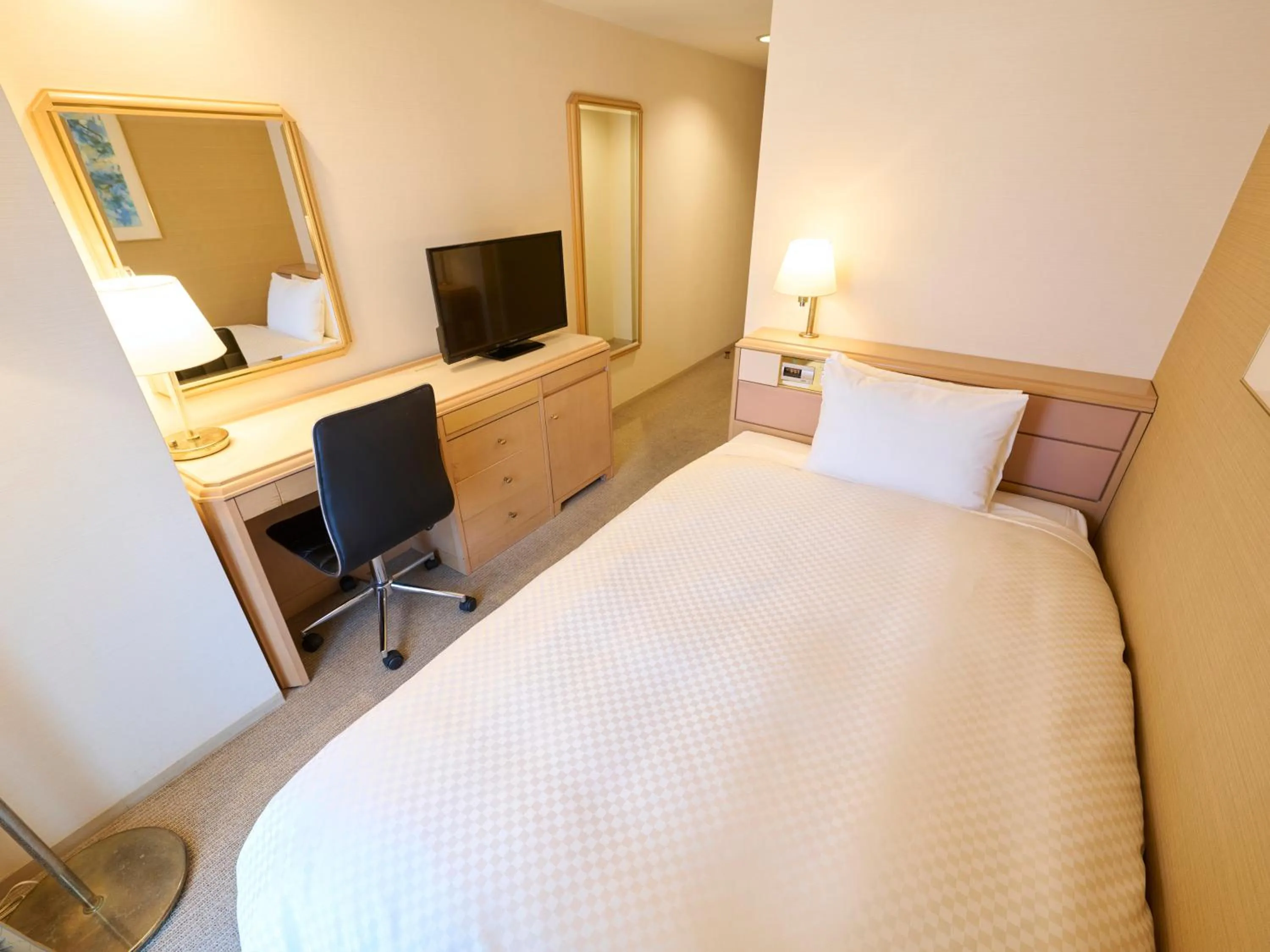 Photo of the whole room, Bed in Utsunomiya Tobu Hotel Grande