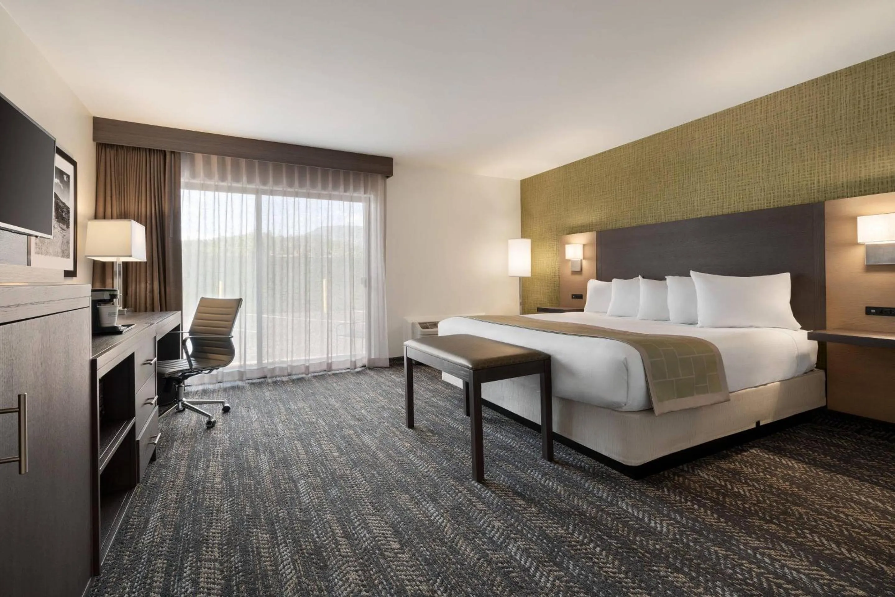 Bedroom, Bed in The Kendrick Hotel, an Ascend Collection Hotel