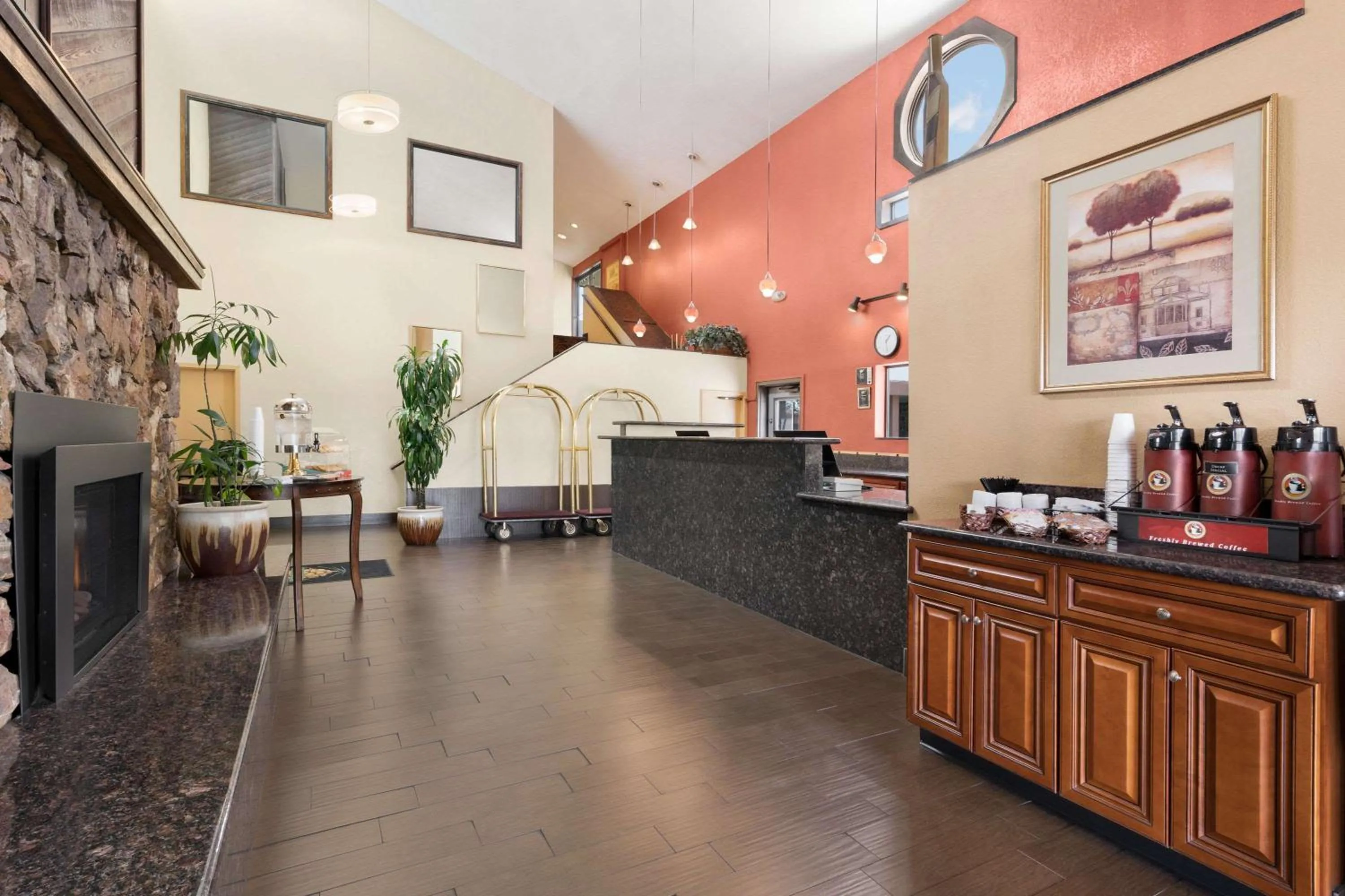 Lobby or reception in Days Hotel by Wyndham Flagstaff