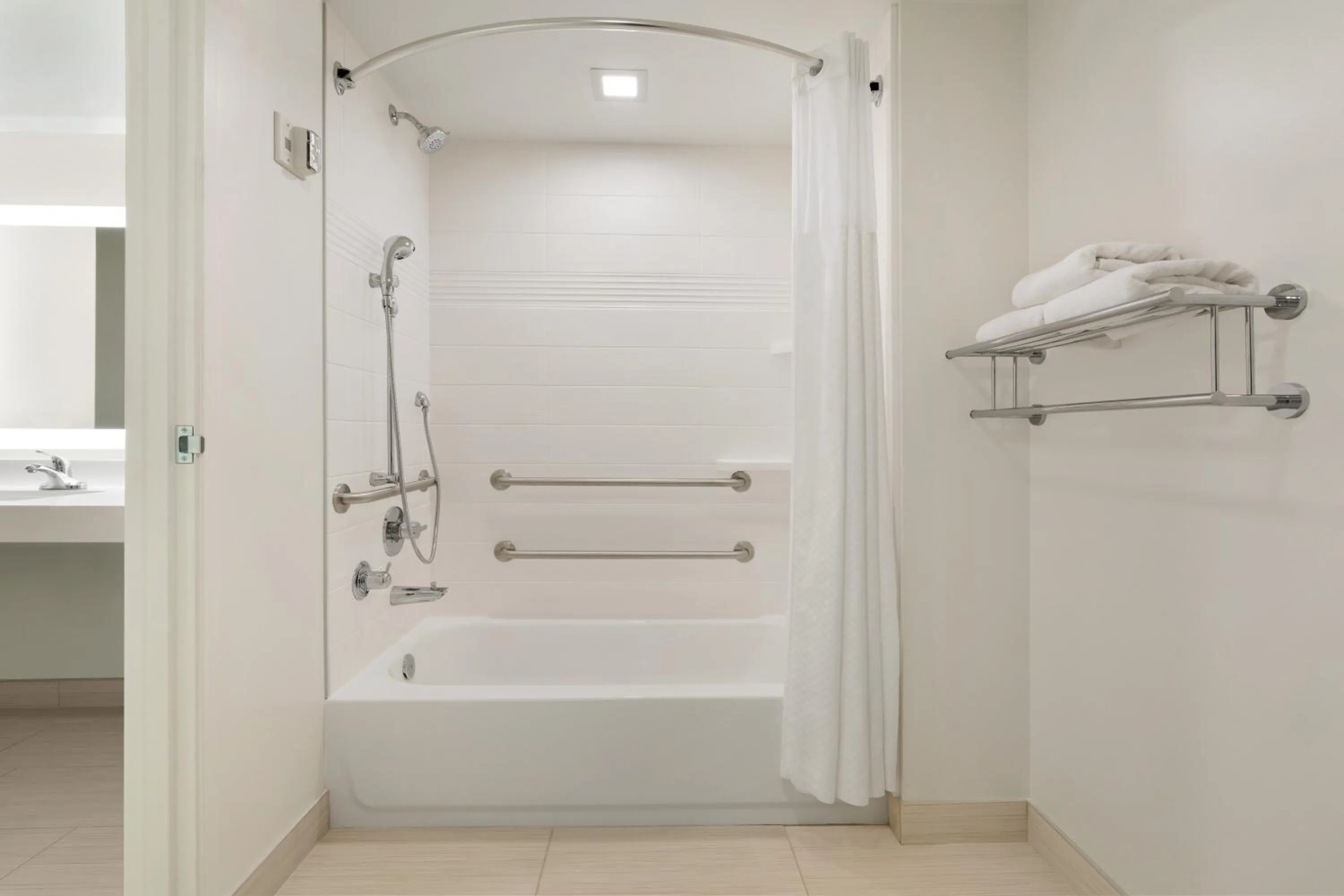 Shower in The Kendrick Hotel, an Ascend Collection Hotel