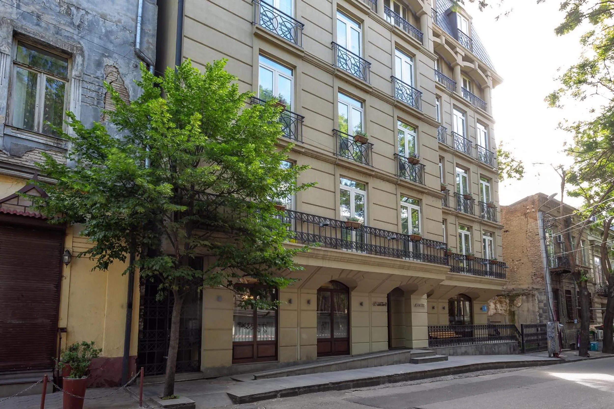 Facade/entrance in A5 Hotel