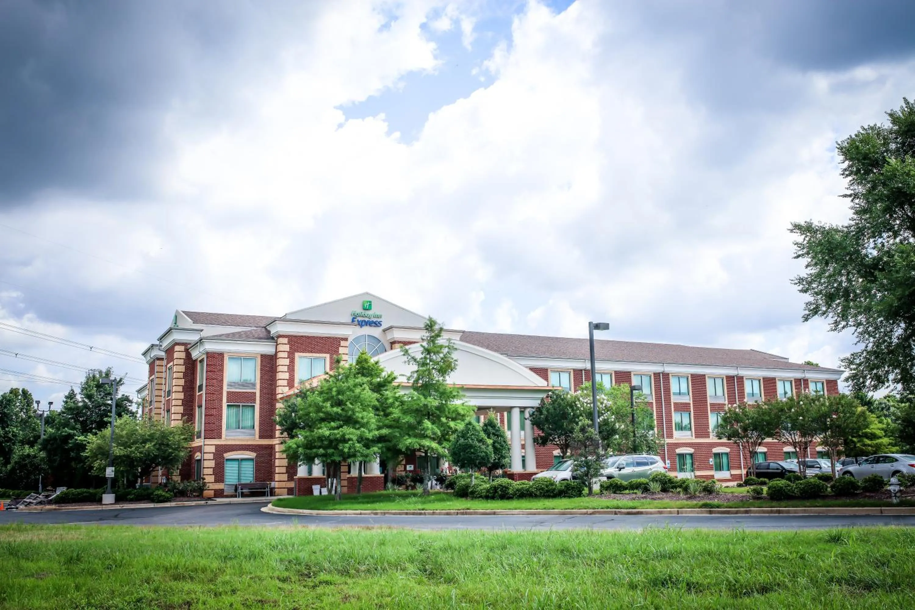 Property building in Holiday Inn Express Hotel & Suites Memphis/Germantown by IHG