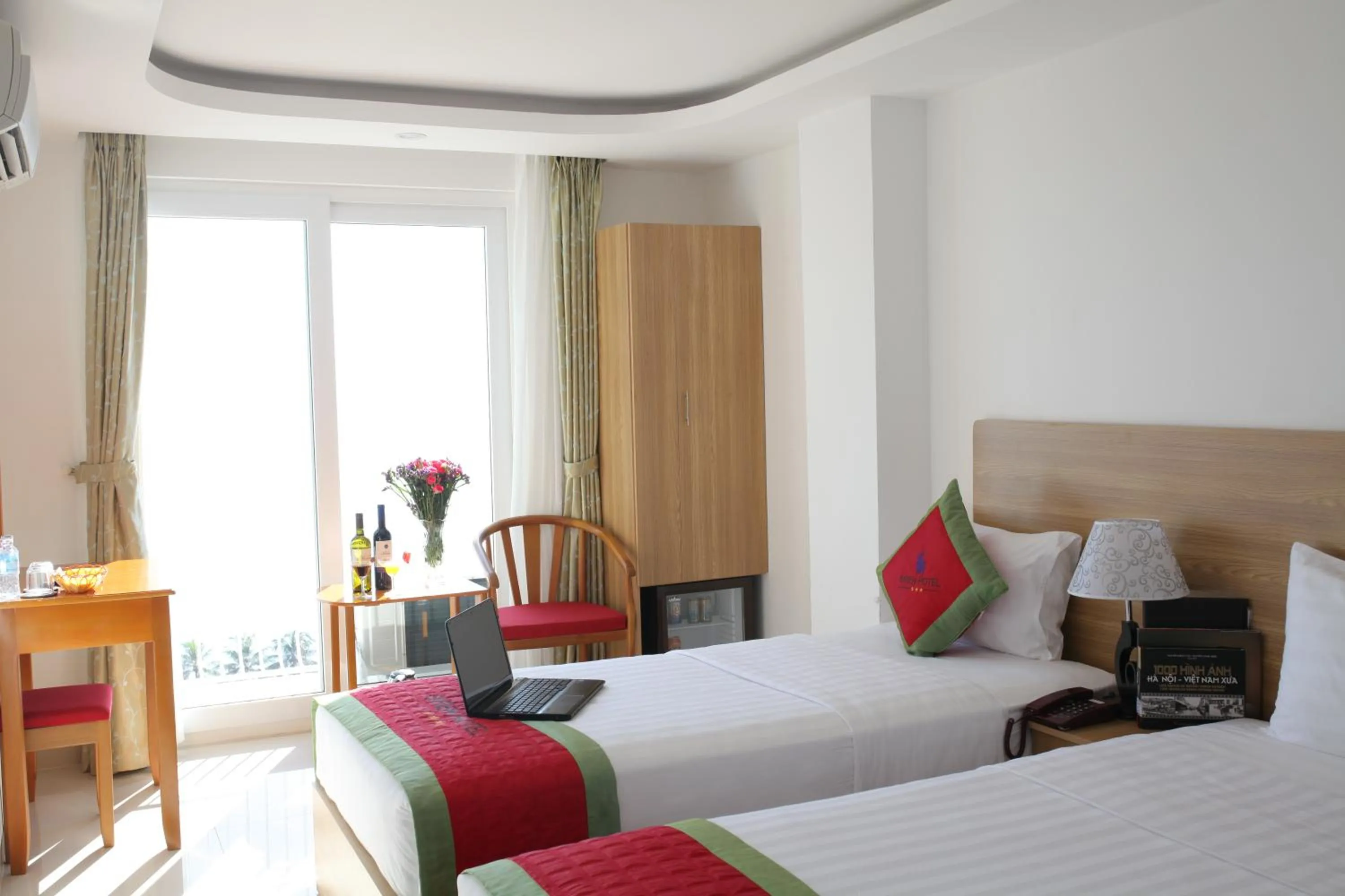 Photo of the whole room, Bed in Siren Flower Hotel