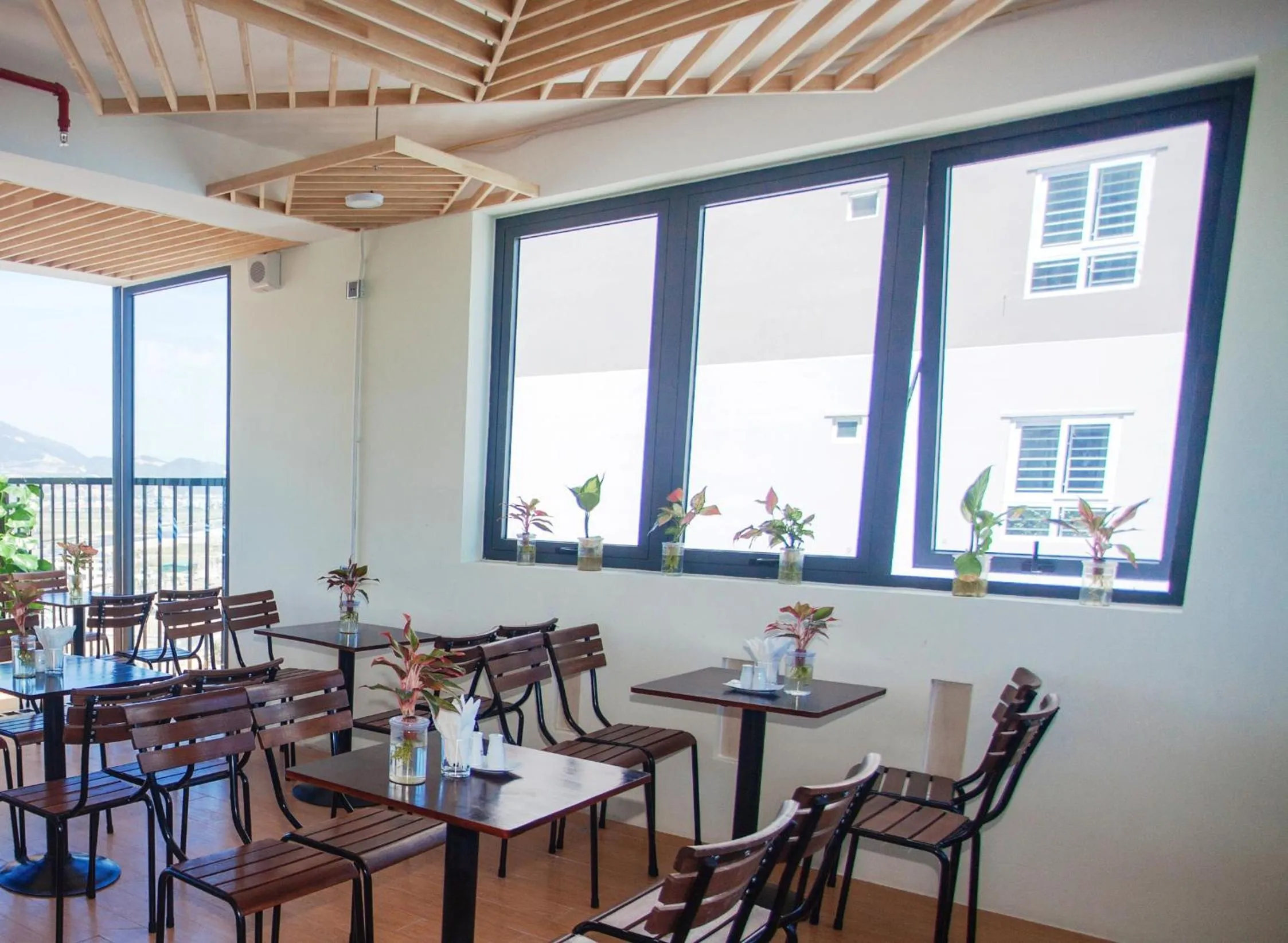 Restaurant/places to eat in Siren Flower Hotel