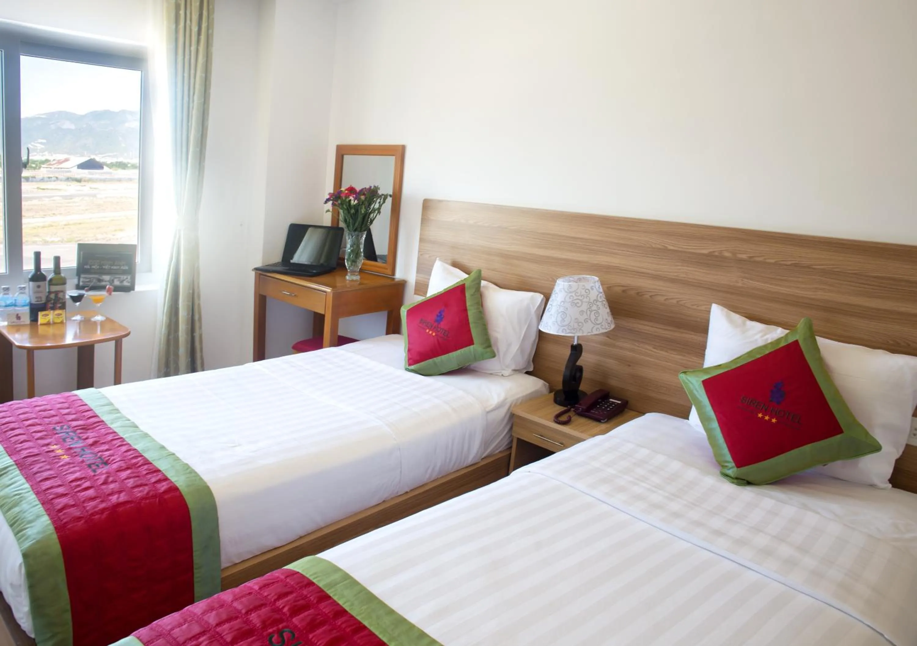 Photo of the whole room, Bed in Siren Flower Hotel