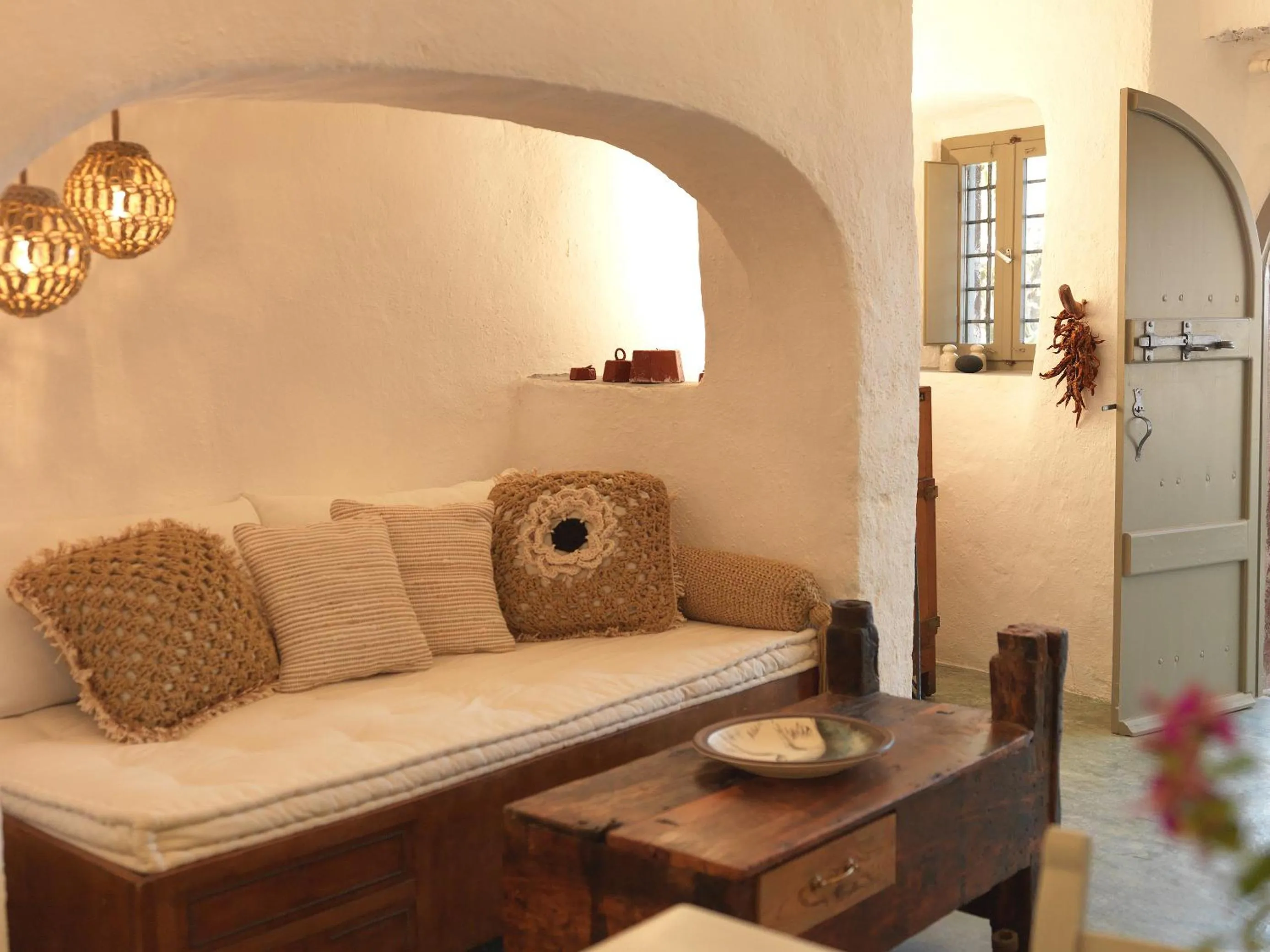 Living room in AFOURA HOUSES by K&K