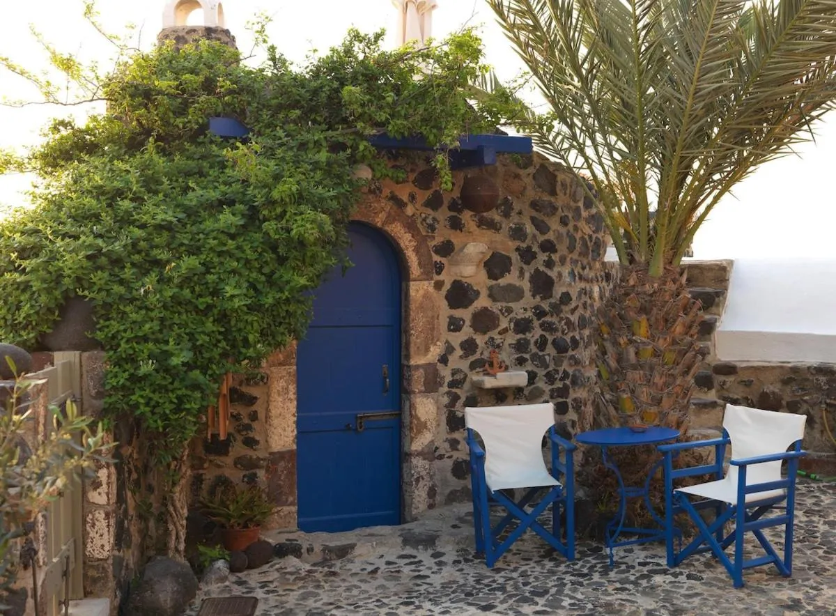 Garden in AFOURA HOUSES by K&K