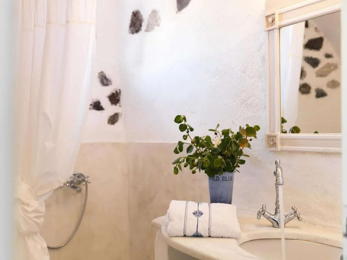 Shower in AFOURA HOUSES by K&K