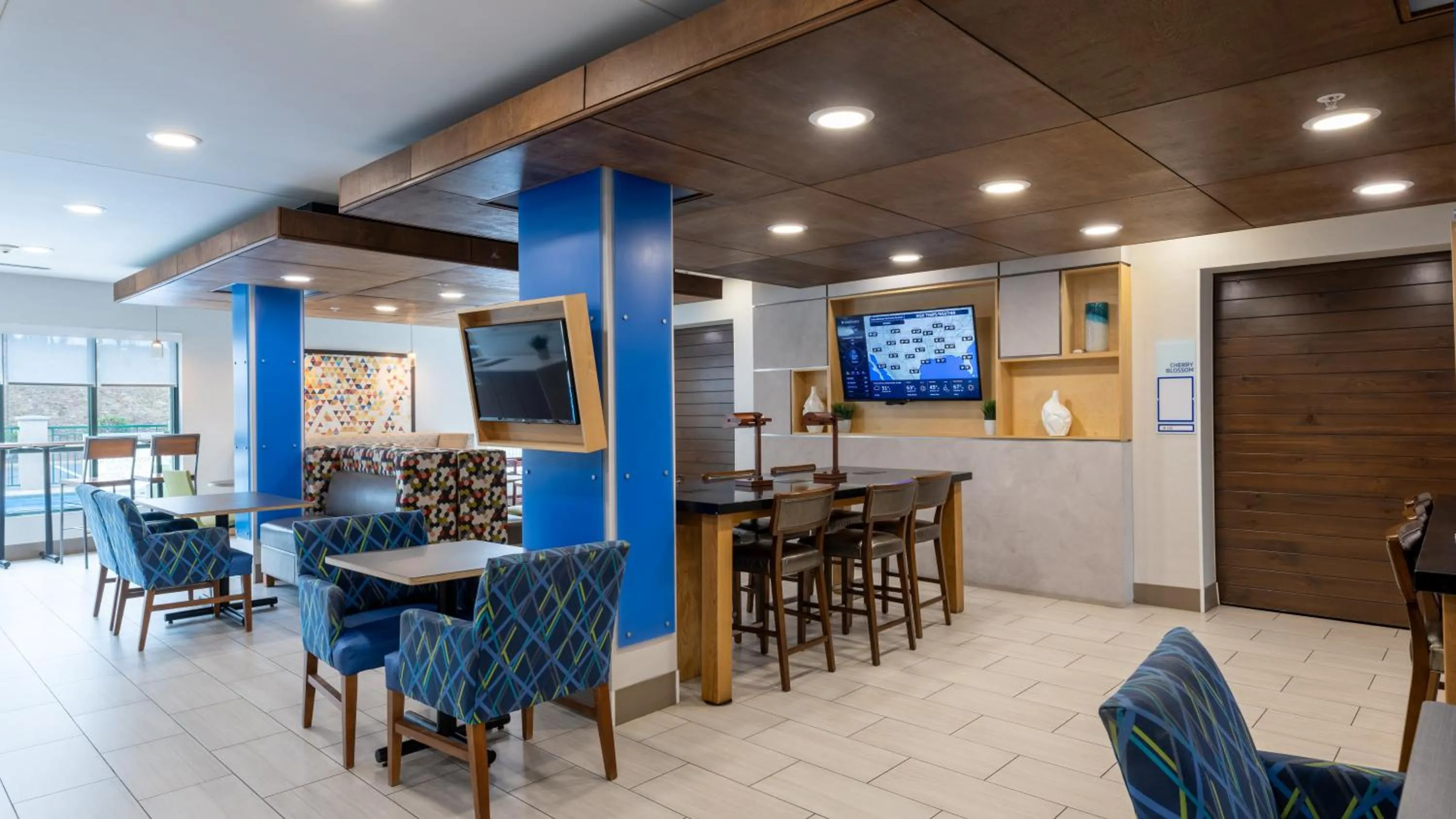Holiday Inn Express & Suites Macon - I-475 by IHG